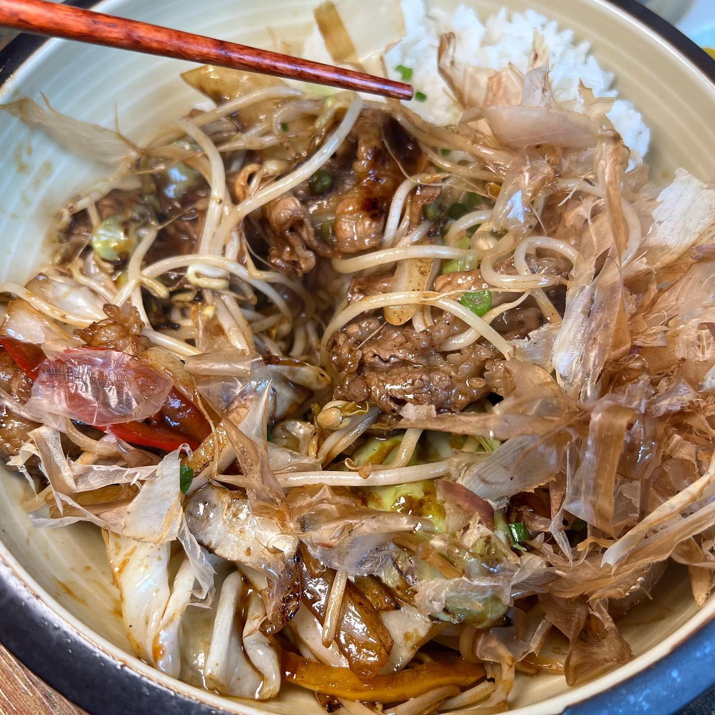 우동먹젠🍜
제주 애월에 위치한 신상 우동맛집😍
가라아게도 너무 맛있고 차돌숙주덮밥과 우동은 불맛나서 완전 취저에요.
카레도 전문점보다 맛있어서 완전 깜놀했던 맛집이에요.👍🏻
왕새우튀김도 엄청 실했어요!🍤

📍주소 : 제주특별자치도 제주시 애월읍 소길남길 22 (소길리) 1층 
📍영업시간 : 11:30-24:00
📍브레이크 타임 : 15:00-17:00
📍라스트 오더 : 22:00
📍정기휴무 : 매주 수요일, 매주 화요일은 점심시간만 영업

#애월맛집 #제주맛집 #소길리맛집 
#제주도맛집 #제주도우동 #애월우동 #리뷰노트 #협찬