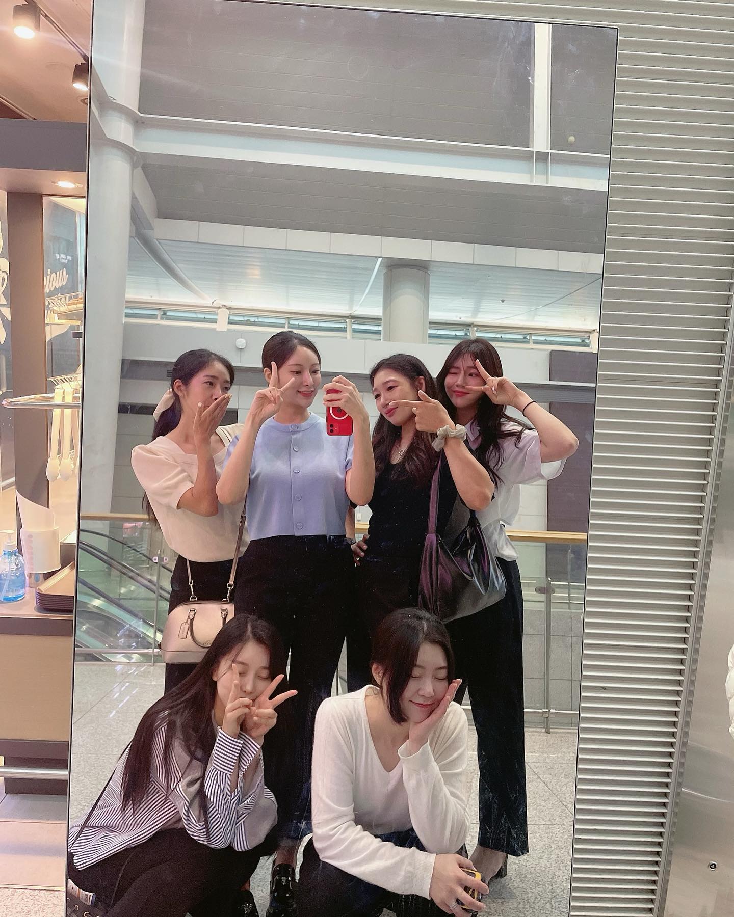 우리 일본팀 도쿄입성☺️
하루종일 비행기,기차타고 나리타로가는중…아직가는중 
새벽부터움직여서 다들피곤해도
다같이모이면 넘나재밋지 🧡

숙소도착해서 22일있을 쇼준비 열심히해봅시다 👊🏻

————————————
⚠️ 대한선 유사대회가 너무많이생기고있어요 
타대회랑 차원이다릅니다. 유사주의!!!

국내 유일무이 한복대회이며 수상혜택으로 가는 모든 해외일정,국내일정은 협회지원입니다. 
정.부.초.청 으로 해외패션쇼를 가는것이며

왕복항공권, 숙박, 화보촬영, 헤어메이크업, 한복, 차량, 의전 모두 무료 제공!! 👍🏻

**대한민국한복대회 
korea_hanbokmodel