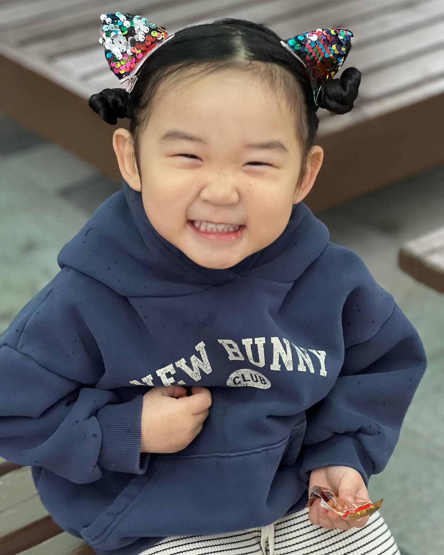 ⠀
⠀
𝙳+𝟷𝟷𝟺𝟼, 𝟹𝟽𝚖

오늘도 해피해피한 그녀👧🏻🤍
아빠 빠방이 기다리며 막간 놀이터행.ᐟ 
⠀
⠀