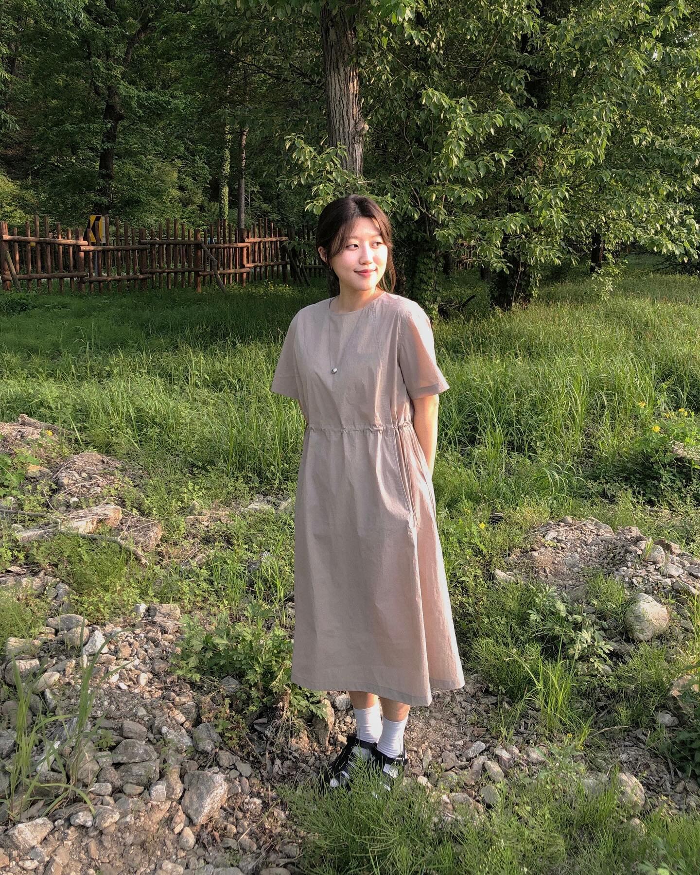 #광고  
nordisk_kr 
 
올해도 무지하게 더울 여름일테지만
#노르디스크 의 여름 감성을 만나고 왔더니••
여름 특유의 푸릇함, 빨리 즐기고 싶네요🐚☘
드루와..여름💙
 
🐻원피스, 가방에 슬쩍 보이는 곰돌이 로고가 포인트에요-✨
 
#노르디스크 #노르디스크어패럴 #노르디스크원피스 #노르디스크가방 #김유정원피스 #원피스 #원피스추천 #원피스코디 #여름원피스