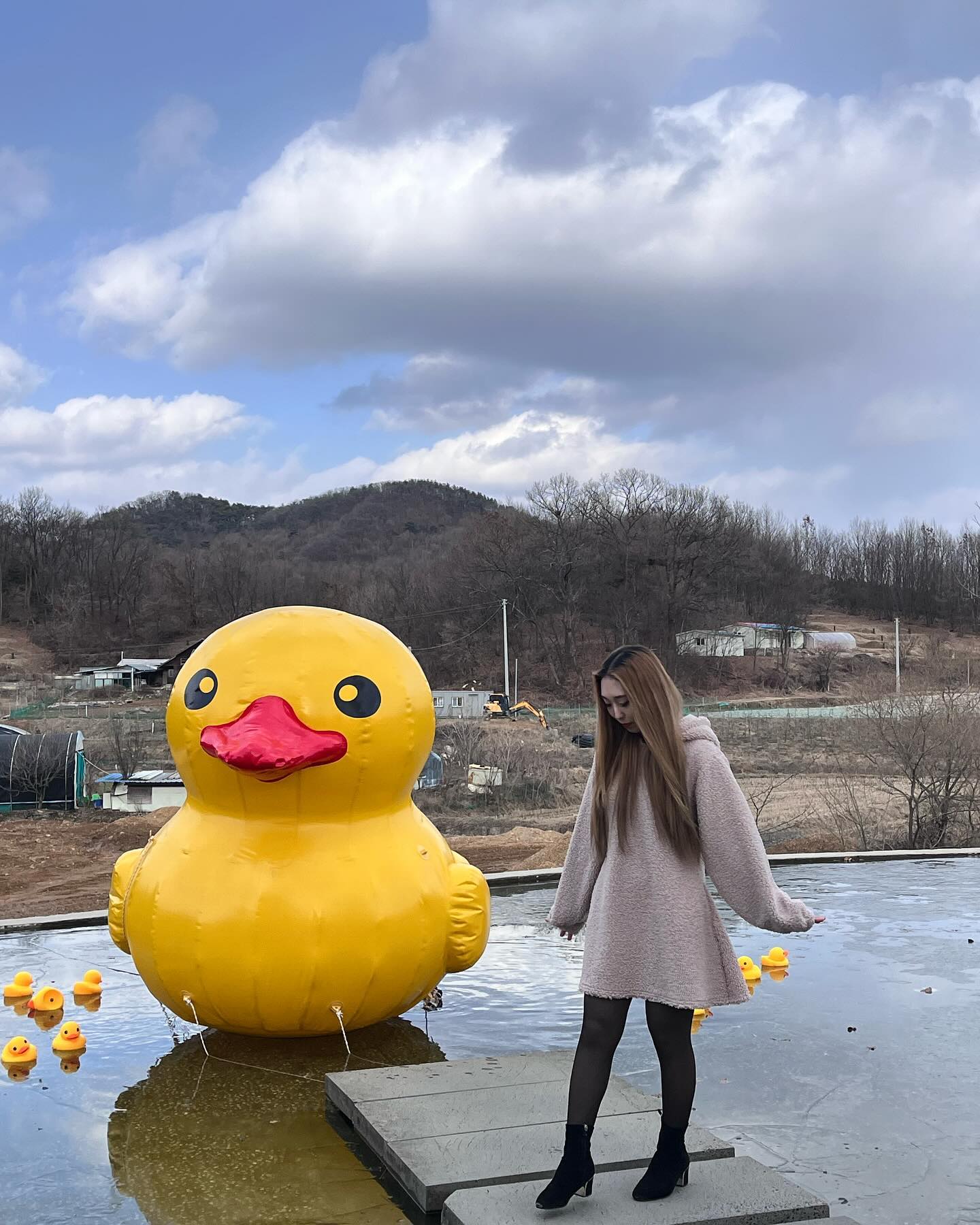 더 늦어지기전에  오빠랑 추억 메모🤍

뭐든지 내가 해달라고 하면 다 해주고
넘 착한 울 오빠😙

항상  너무 고마워✨❤️✨

.
.
.
.
.
.
.
.
.
#오빠랑 #카페 #명암동 #서비스왕창 #행복 
#포레시안 #청주카페 #얼음 #기대했는데 #없음 
#러버덕 #오리