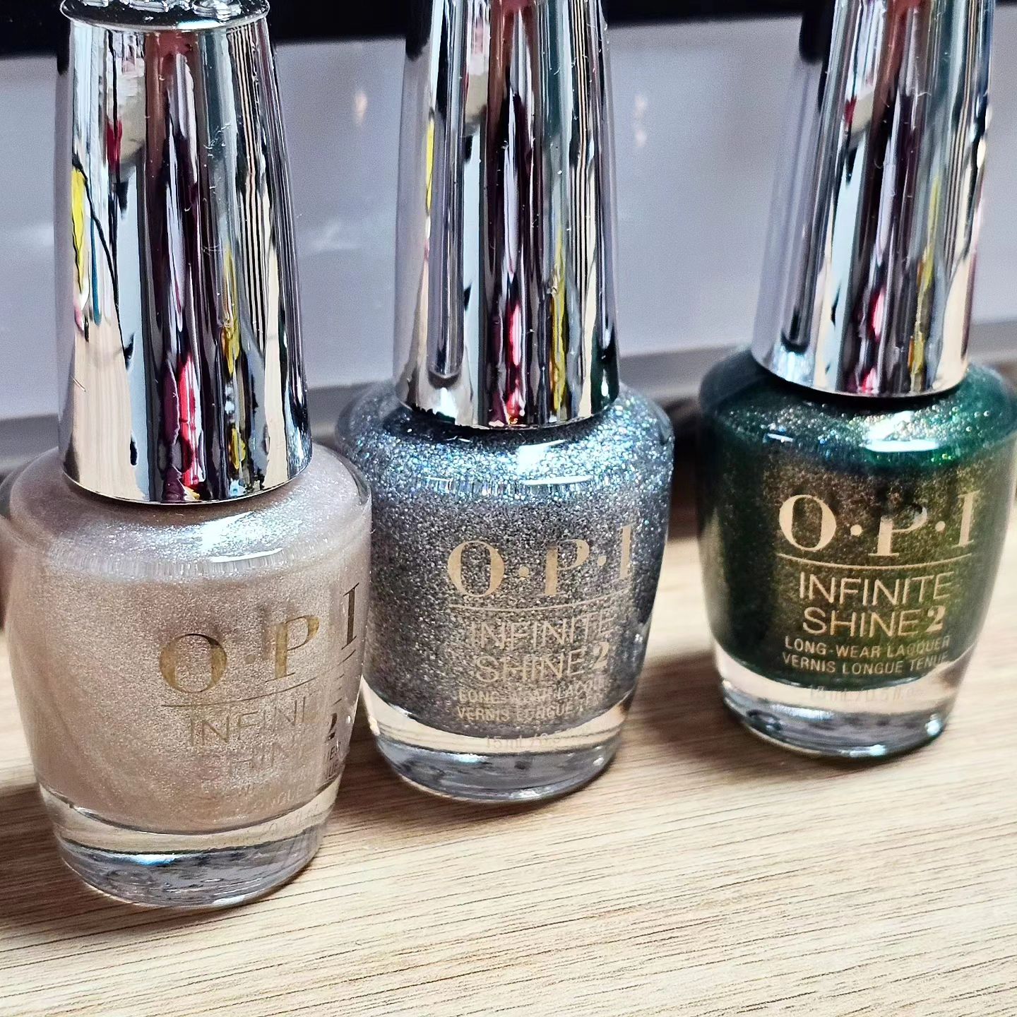 백만년만에 맡아보는 매니큐어 냄새
#OPI #OPI발색

순서대로
Gemini and I
I Cancer-tainly Shine
Feelin' Capricorn-y

첫번째꺼 진짜 잼민인가 ㅋㅋㅋ

실물 컬러는 초록이 빼고 진짜 이쁘다 ㅋㅋ
아니 셋다 예쁜 컬러지만 2개만 내 스타일!
근데 매니큐어 냄새는 정말 힘들구나 ㅎㅎ