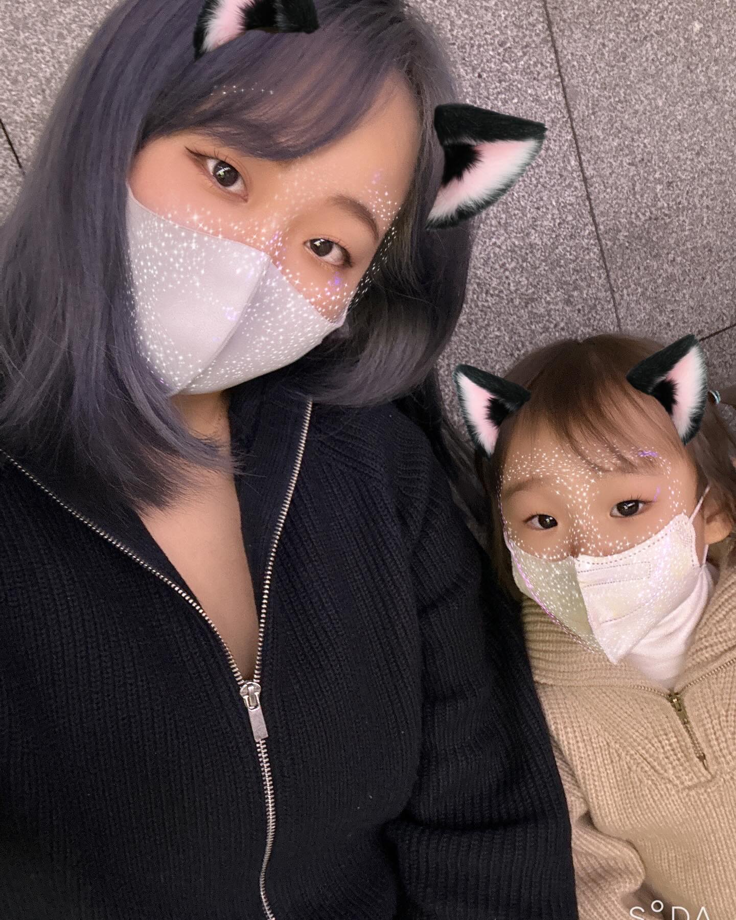 이모랑 만나서 애니메이션센터!
나름 알차게 놀고~
밥도 잘먹고, 이모 관심 다 받고!
빠이빠이 해놓고 지하철 내리자마자 이모 어디갓냐고 묻는 ..ㅎ
곧 또 만날거야 ㅎㅎㅎ
💙
오늘 너무 고마워 내자깅💕 승오 용돈도 고마워🩵