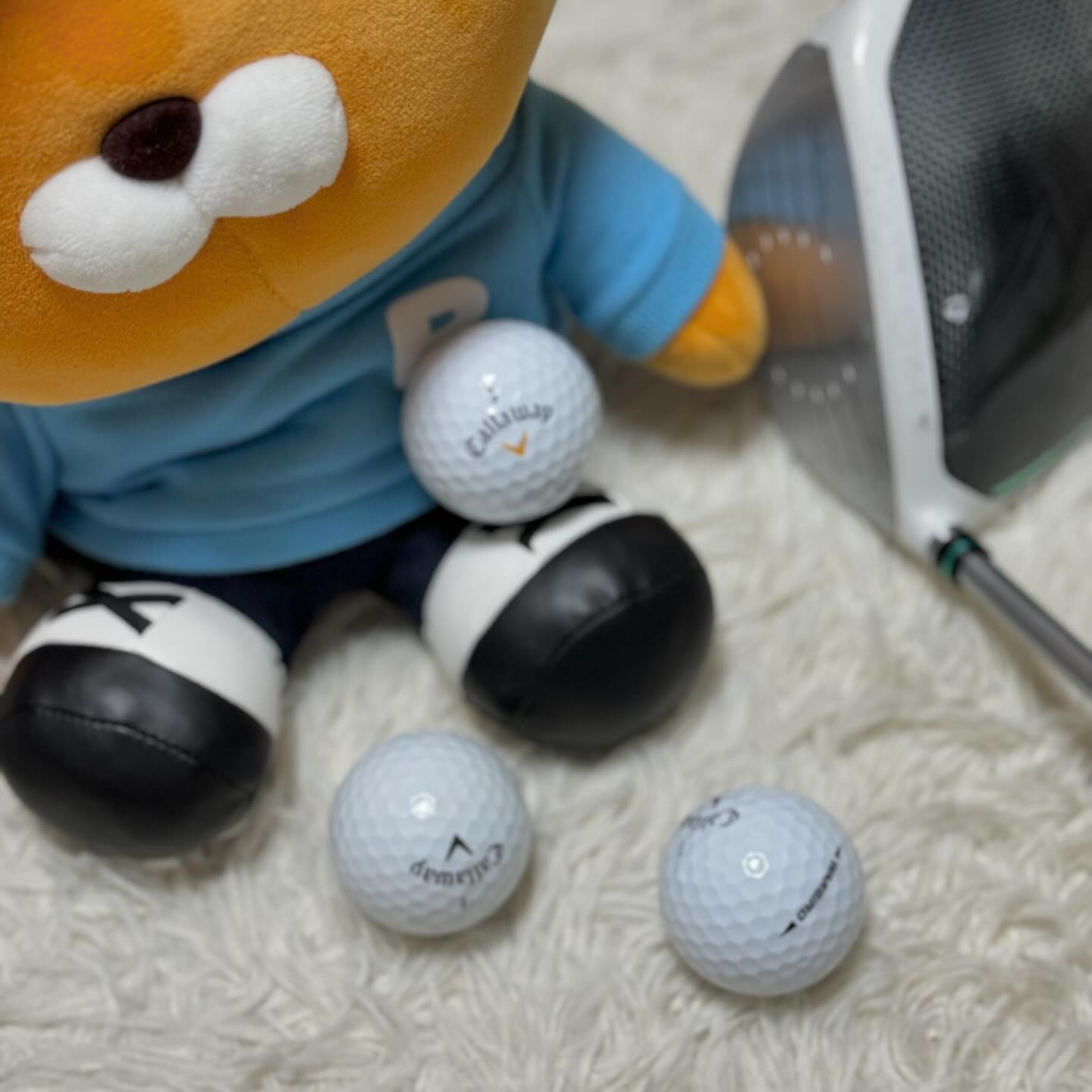 #협찬 비재생공인데 깨끗하고 상태도 너무 좋았던 #골프마리아 골프공🏌🏻‍♀️

악세사리 사은품도 빵빵하게 주시고
아무래도 필드 나가면 공을 잃어버리고 오는 일이 다반사라
비재생공이 가성비도 좋고 쵝오😊👍🏻

최상급 A+ 제품으로,
딤플과 광택이 상급이라 새제품인 줄 알았던ㅎㅎ
가성비도 좋고 추천쓰
.
.
.
#로스트볼 #비재생공 #존더골프 #존더골프용품비재생공 #골프공추천 #캘러웨이골프공 #골프공 #골프스타그램 #취미생활 #맞팔 #좋반 #좋아요반사 #켈러웨이골프공