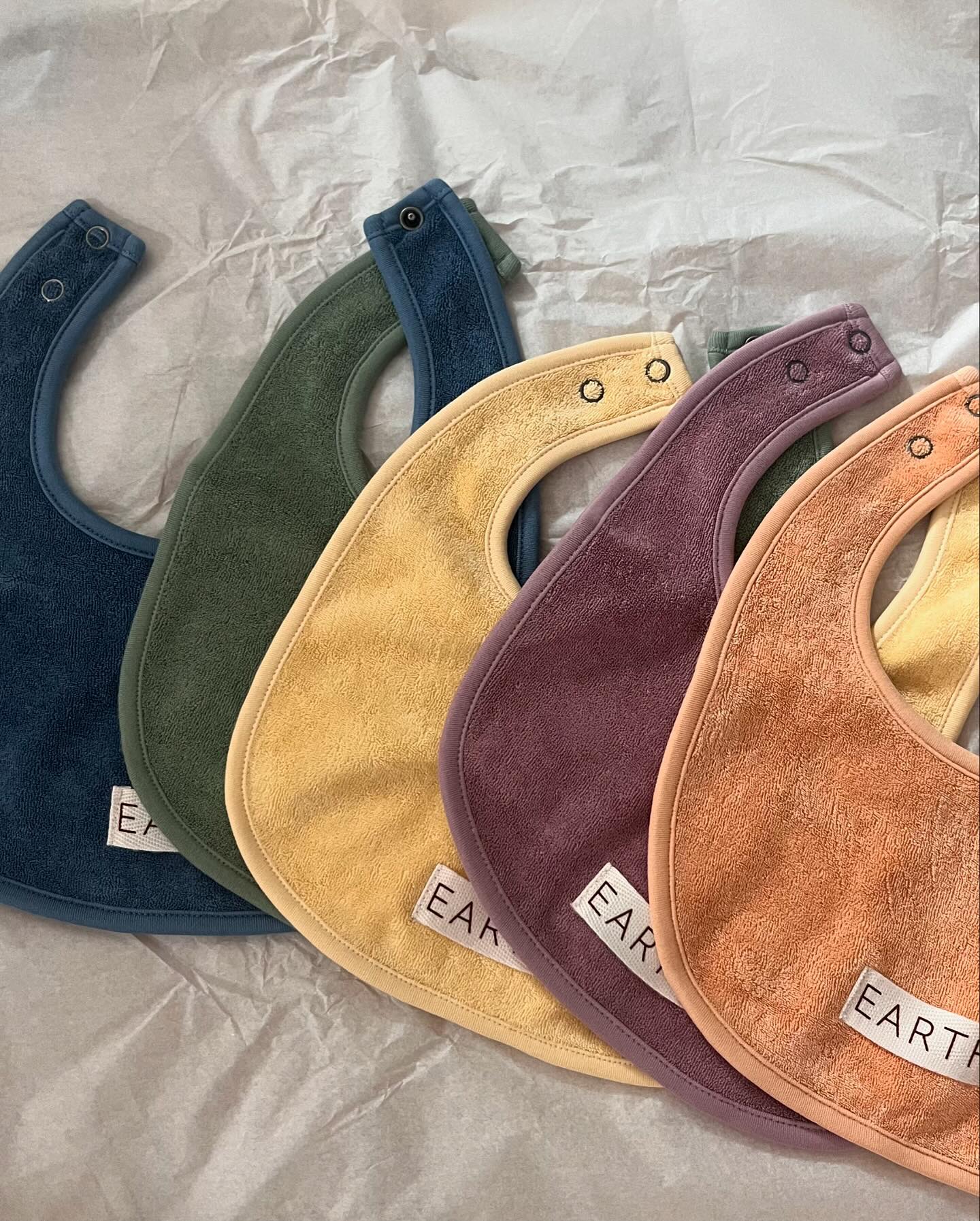드됴 와따👶🏻earthstore.kr 
오돈내산 첫 딸기 물건이였는데 이제야 받아봄🍓🍓이제 아빠 옷 안?못?사고 딸기꺼 가득 사는중🩵

#아빠힘내세요