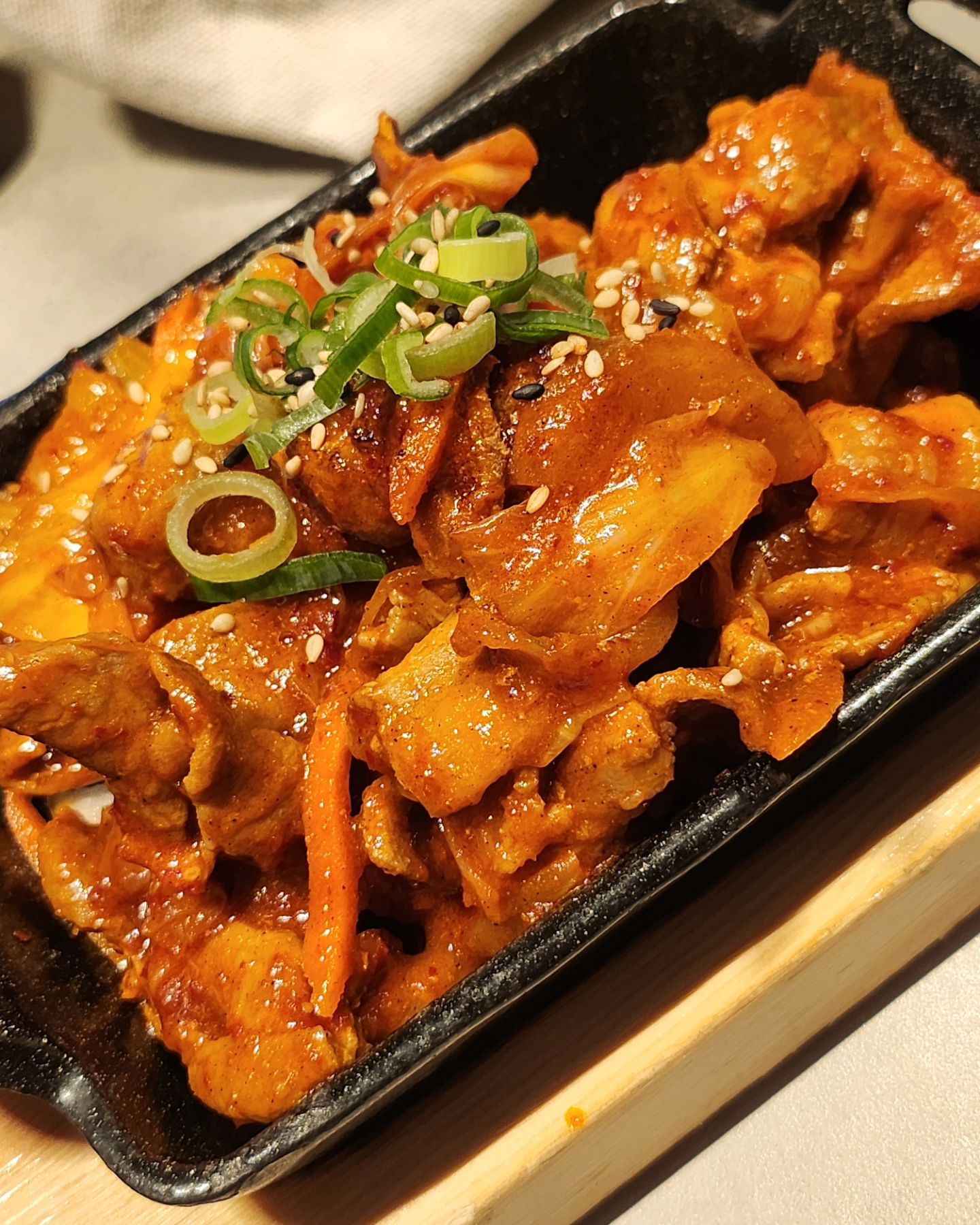 .

익선동121 광주 롯데백화점 
직화제육 쌈한상 

불향이 있는 직화제육 간단하게 점심먹기 좋아요 😁

#광주롯데백화점맛집 #익선동121