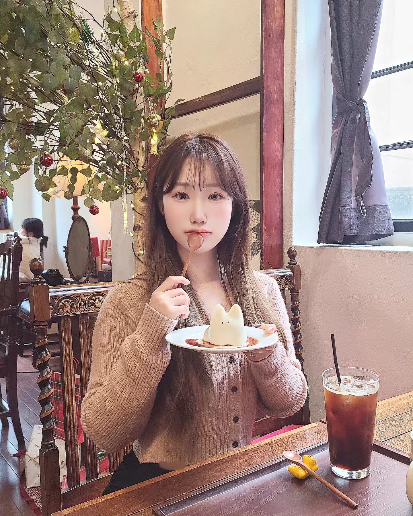 설탕 왕창 넣은 얼그레이 푸딩에 입을 만들어 주다....