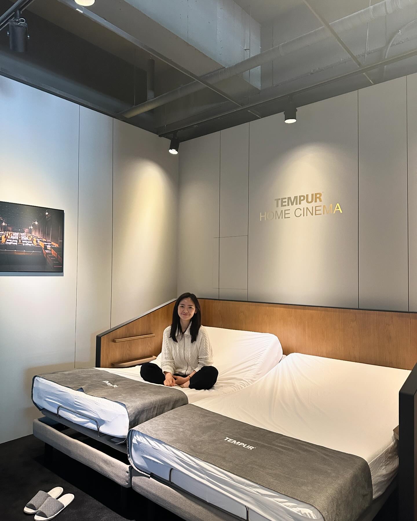 🛏️TEMPUR

NASA에서 인정하고 Space Foundation이 인증한 유일한 매트리스 브랜드!!!
이용하는 체형, 체중, 체온에 맞춰 특별한 편안함을 만들어내는 템퍼!!!
하......😍
누워보니 알겠네;;;; 너무 편안해서 일어날수가 없구나....
움직이는 모션 베드는 진정 최고!!!!
뭔가 무중력상태인것 같은 느낌~~
왜 1위인지 알겠네!!!👍

소파와 식탁까지 있어서 신혼부부나 입주가구 보시는 분들에게 딱!!
진짜 다 너무 좋고 너무 이쁘고!! 
템퍼 세종점은 오픈 1주년 기념으로 초특가 할인 행사도 하고 있어서 소파 가격 물어보고 깜놀!!! 할인 대박!!!🥳
다 우리집으로 가져가고 싶으다요!!!
편안한 침대, 멋있는 가구 찾으시면 세종 템퍼에서!!!

📍세종 누리로 110 센터빌딩 B동 104호
영업시간 : 매일10:30-19:30
📞문의전화 : 0507-1382-6630

#협찬#리뷰노트#세종템퍼#청주템퍼#대전템퍼#세종침대#세종매트리스#템퍼프로#템퍼프리마#매트리스추천#템퍼#템퍼매트리스#신혼침대#혼수침대#템퍼코리아#Tempurkorea