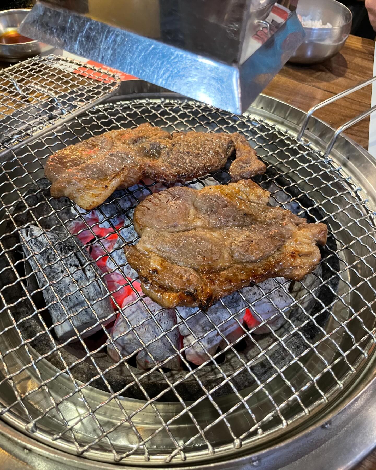 #까치산

옛고기랑 껍데기 짱맛,,, 🤤

아기의자, 아기수저, 놀이방까지 준비되어 있어서 
아이랑 가기 좋은 #대구돼지갈비맛집 추천 ‼️

#대구맛집 #서변동맛집 #대구3대돼지갈비맛집