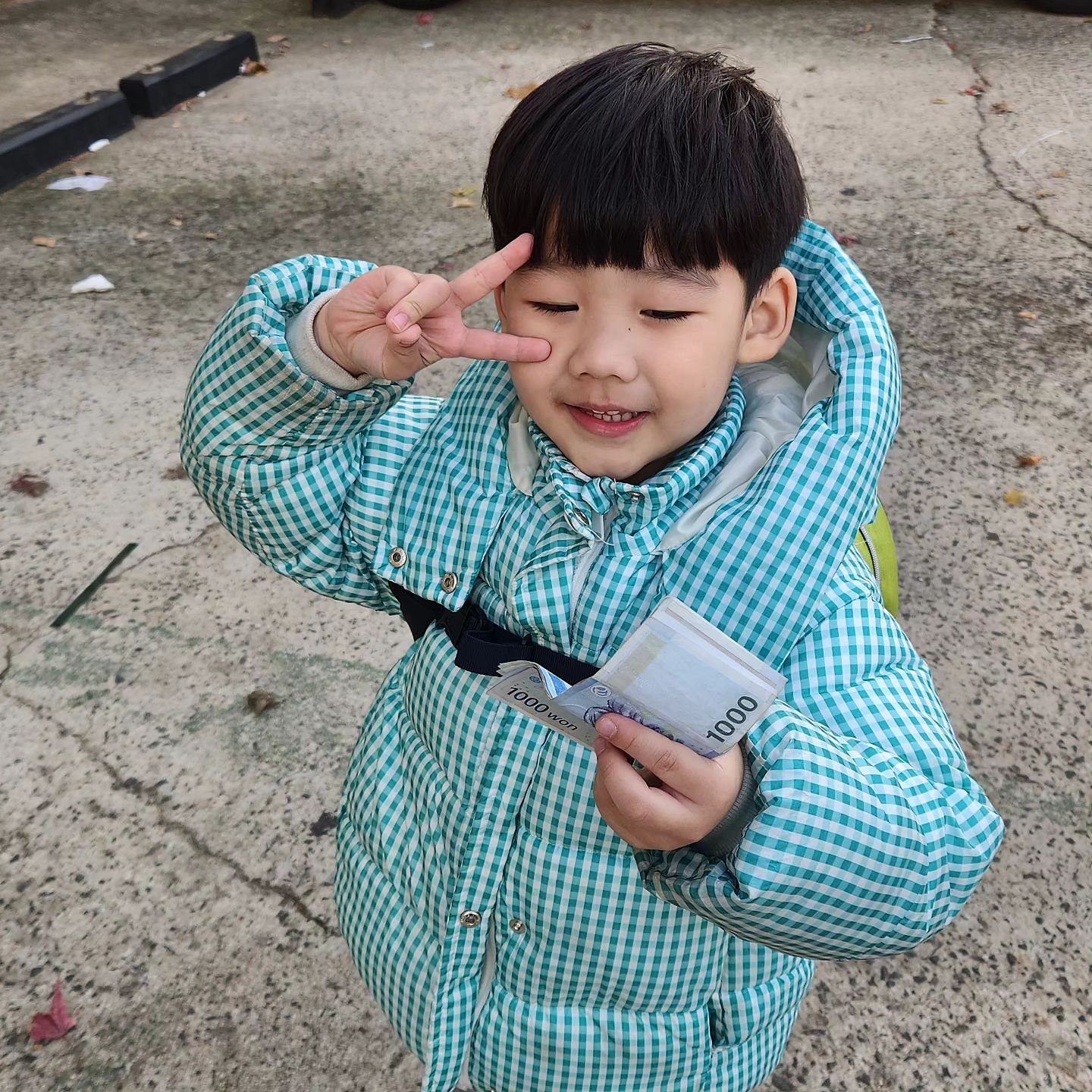 chebong__e 이모가 준 오천원으로 얼집 하원 후 뽑기 하러 고고!!🩵🫶🏻