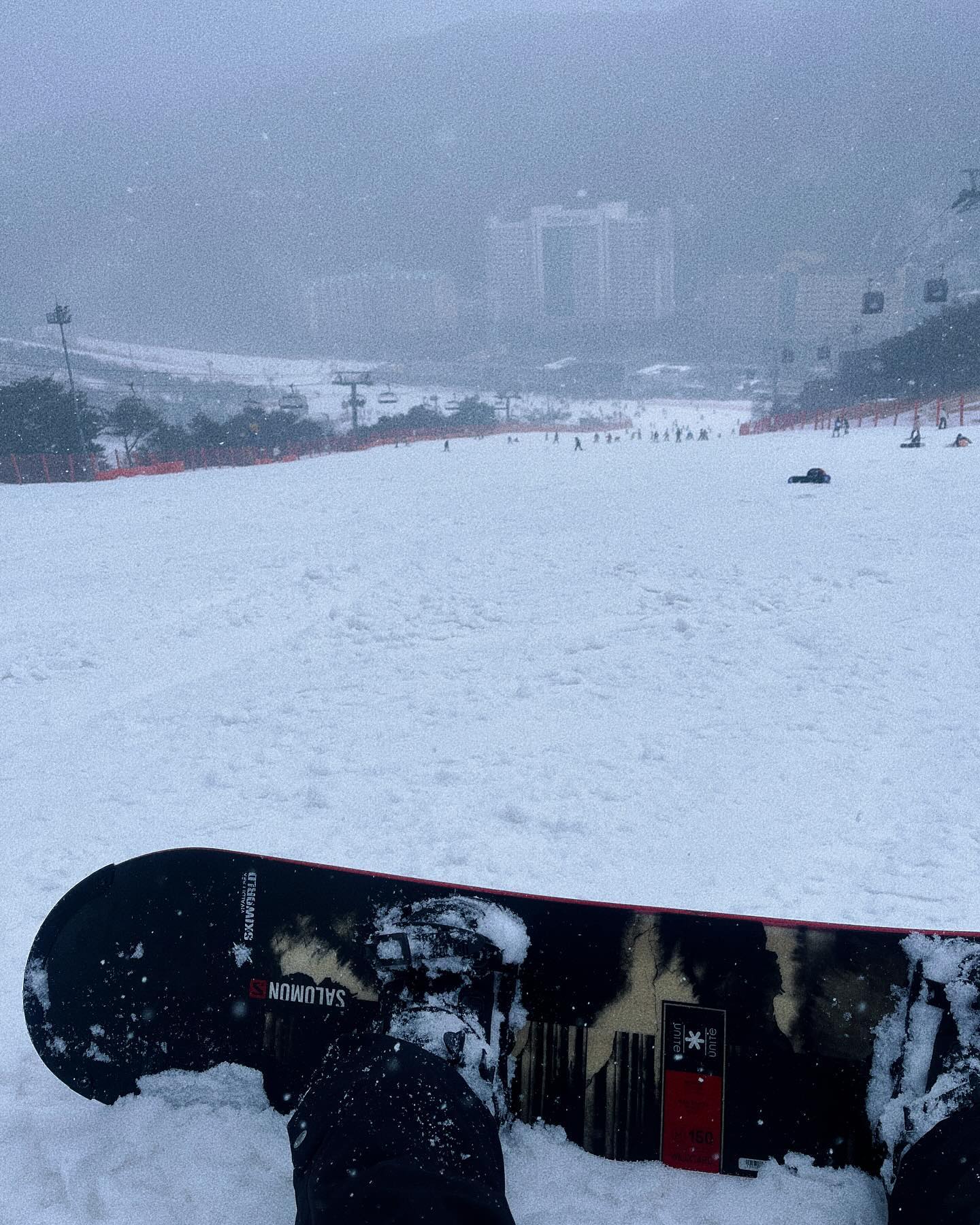 몇년만에 보드 타러.. 눈오는 날 진짜 스노우보드 찐따처럼 잘 타고 와따ㅎㅎㅎ🏂🏂
.
.
.
.
#비발디파크 #스노우보드 #보린이 #스키 #셀스타그램 #눈썰매 #운동하는여자 #운동소통 #감성사진
