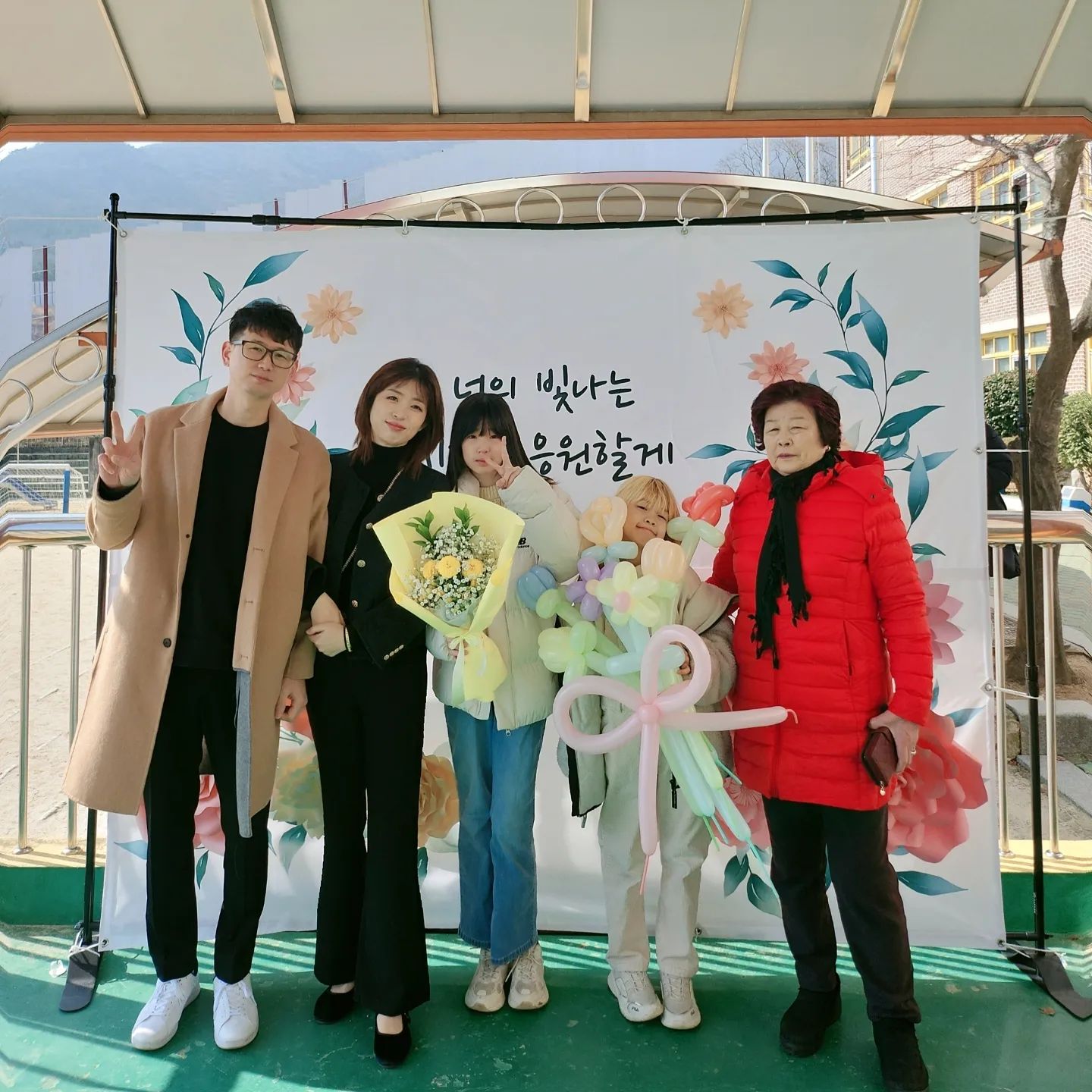 졸 업 축
내 딸♡
ye_on__1025 
울고난리난 졸업 ㅋㅋㅋ