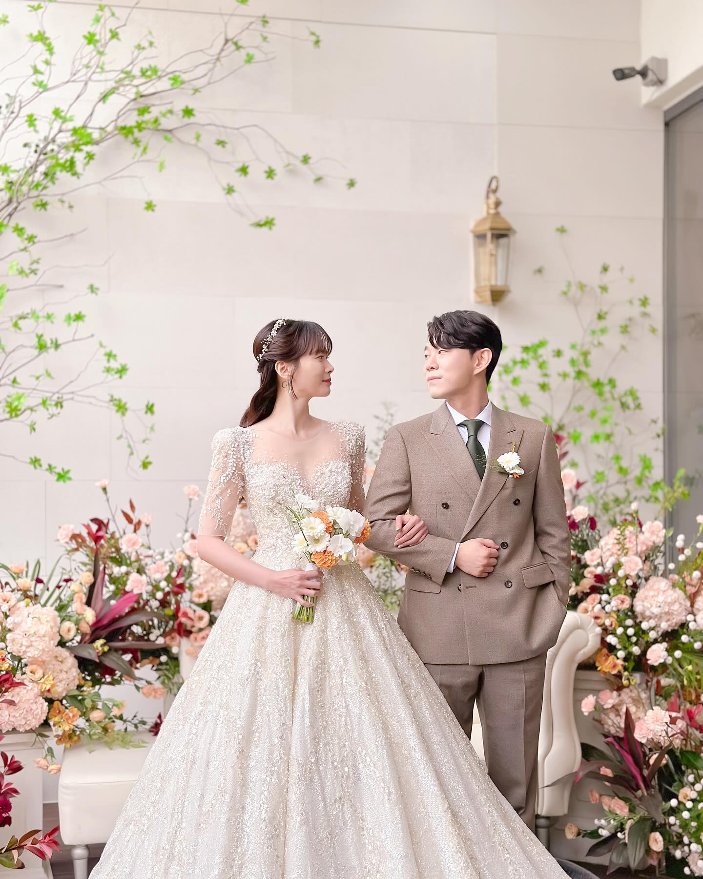 💍

2023.11.04

축하해 주신 모든분들께 
다시 한번 감사의 인사드립니다.

야외 결혼식에 날씨도 좋지 않아 
허둥지둥 정신없이 지나가버려 
혹시 제대로 챙기지 못했거나 
제대로 인사도 못드렸다면 
너무 죄송합니다.

새신랑과 새신부 모두 경황이 없어 
그런것으로 너그러이 이해해주세요.

행복하게 잘 사는것으로 보답하겠습니다.
감사합니다.

👰‍♀️🩷🤵‍♂️