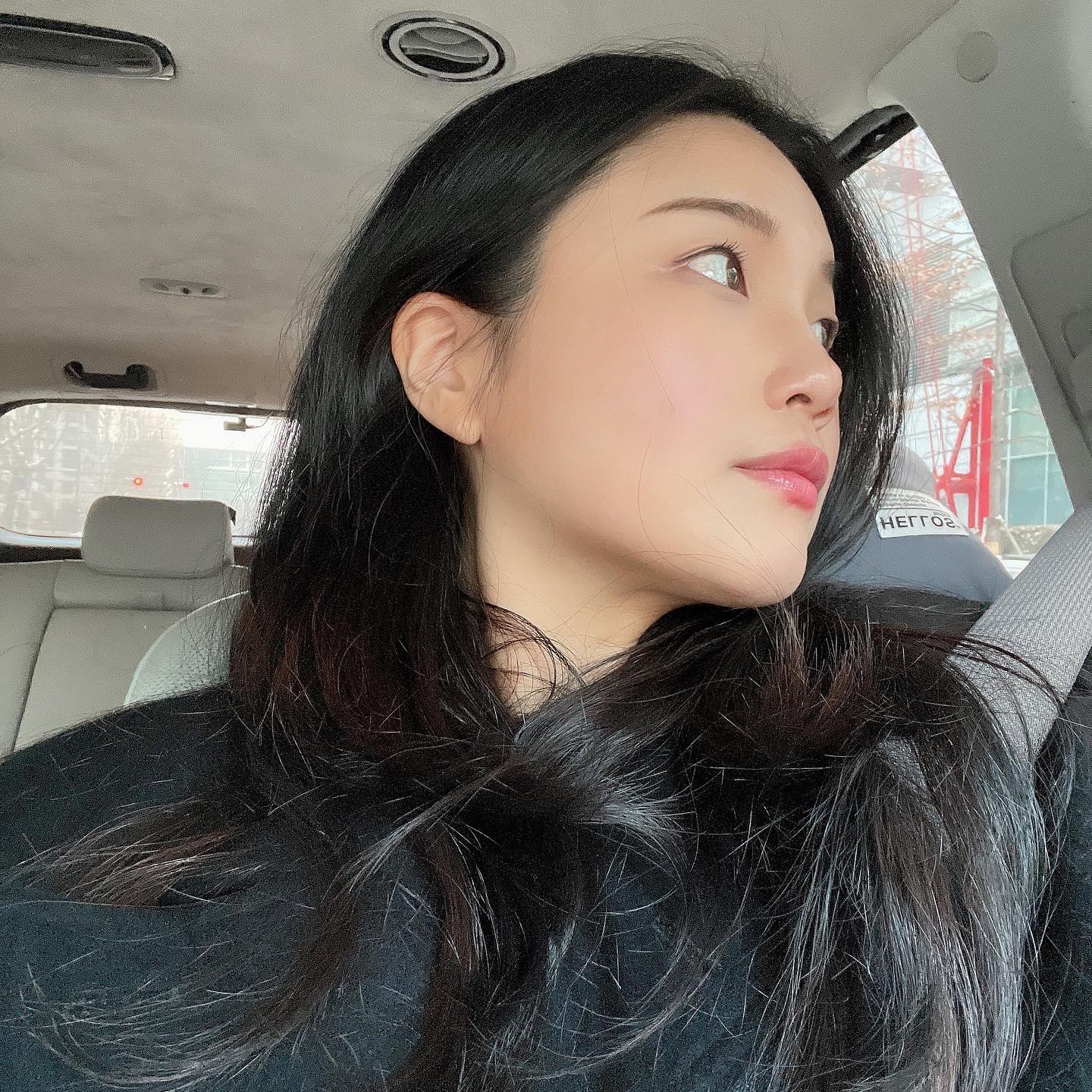 눈 내리는거 멍때리면서 봤는데,
눈 결정이랑 눈 마주침..(?)❄️