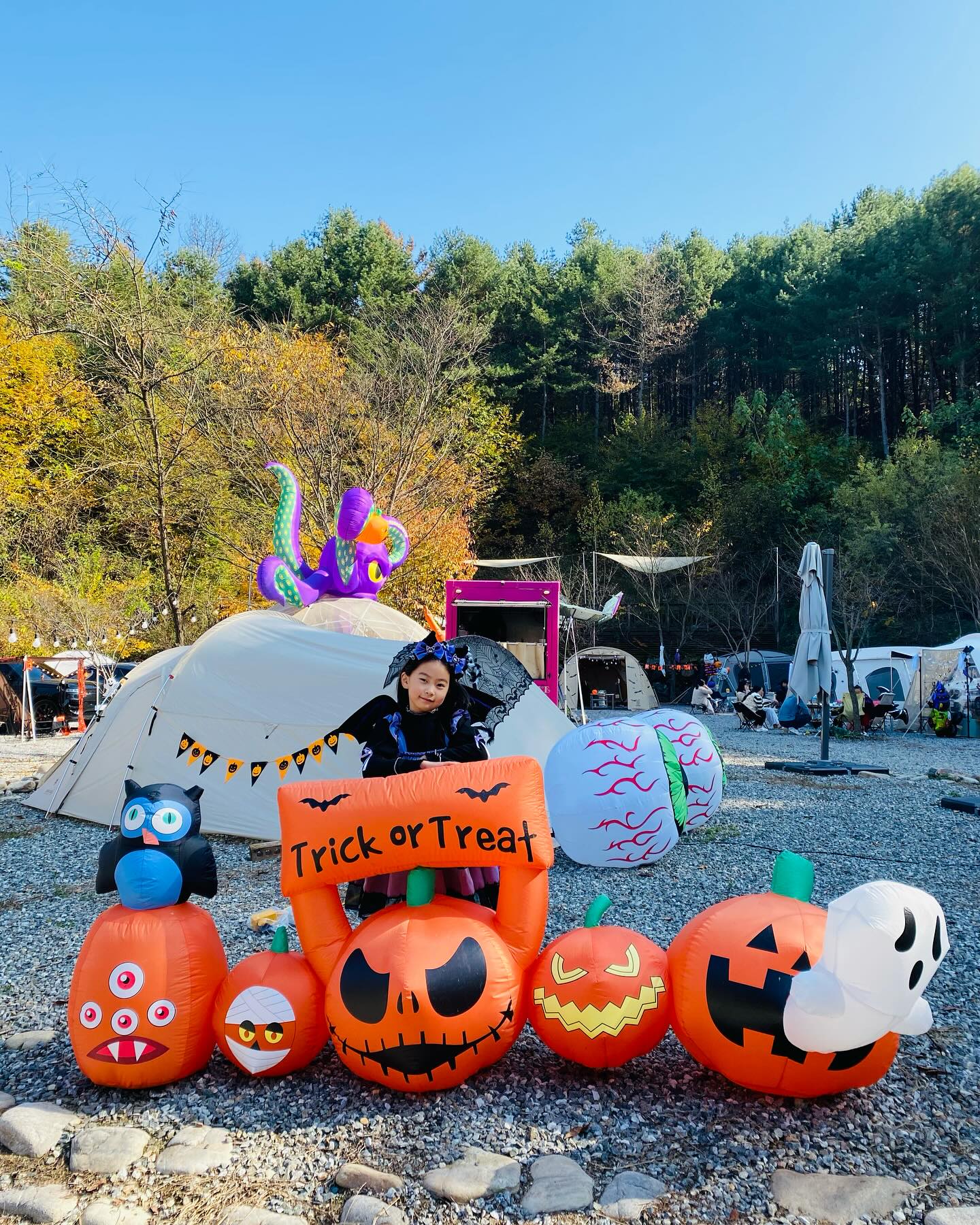 할로윈캠핑🎃

곳곳이 할로윈 포토존

쿠로미로 변신🫶

신나게 돌아다니느라 얼굴보기 힘드넹😆

할로윈 캠핑은 캠프하다에서~

#캠핑 #할로윈캠핑 #귀똑이네캠핑
#귀똑이네할로윈 #귀똑이네할로윈캠핑
#캠프하다 #캠핑중 #캠핑음식
