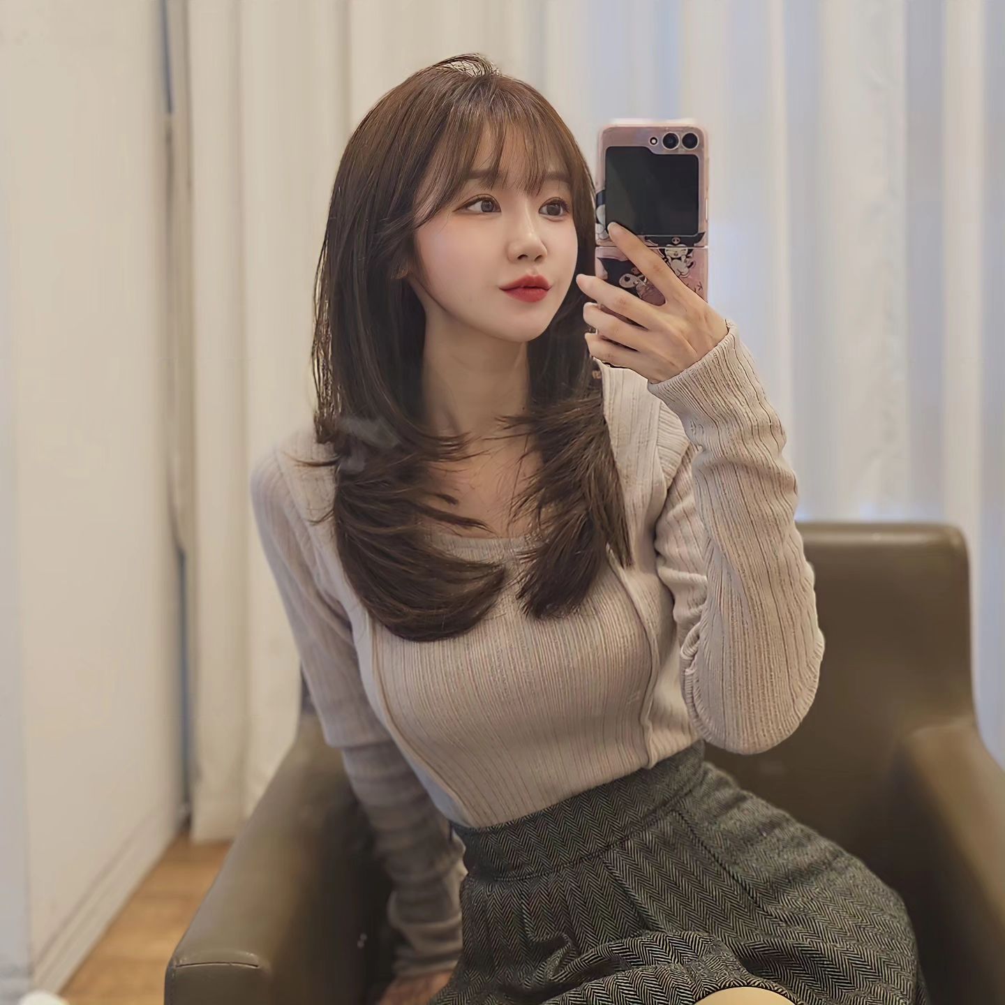 행복한 12월❄️🤍
현지실장님이 해주시는 고급스러운 헤어스타일링💇‍♀️
차홍룸 다녀올때마다 머리 예쁘다고 DM 엄청 온다구요✨️

#차홍룸양재점 #차홍룸김현지 #허그펌