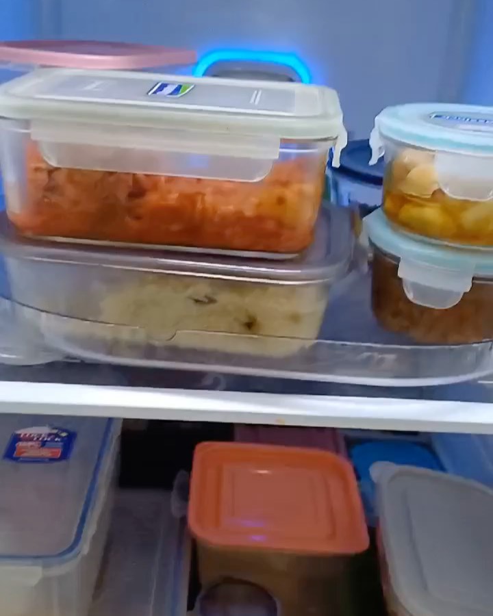 업체로부터 제공받은 제품입니다

냉장고가 작은 것도 아닌데 왜 
수납공간은 항상 부족한거됴..?🤦‍♂️
뭐하나 꺼내려면 정리 한바탕해야해 
지쳤던 분들 모두 여기 주목!🧚

깔끔하고 효율적으로 수납할 수 있게 도와주는 잇템
이지앤프레쉬의 매직턴테이블👍

국내 최대 사이즈인 대형트레이 위
2way 회전 기능으로 좁은 공간에서도 손쉽게 회전이 가능
안쪽에 있는 반찬통도 빠르고 편하게‼️

고가의 대형 실리콘 흡착판을 쓰고
경화 현상을 최소화하여 더욱 안전하게 사용할 수 있어요

냉장고 정리에 힘쓰지 마세요!
매직턴테이블로 돌리기만하면 간편하게 쇽-

alltheitemskorea

#냉장고정리 #주방수납
#이지앤프레쉬 #매직턴테이블 #돌리고 #돌리고돌리고 #주방 #주방스타그램 #주방용품 #주방소품 #주방템 #주방수납 #주방수납장 #주방정리수납 #주방정리용품 #냉장고정리 #냉장고정리용기 #냉장고수납 #냉장고정리함 #냉장고비우기 #냉장고정리수납 #싱크대정리 #싱크대리폼 #싱크대수납 #싱크대정리함 #정리함 #정리함추천 #롯데홈쇼핑 #쇼핑엔티#KT알파쇼핑