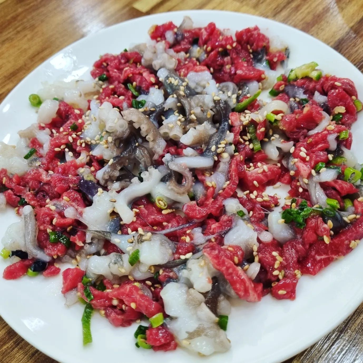 #송학낙지회관
목포하면낙지!!
맛있는낙지요리를종류별로즐길수있는곳
낙지좋아하는나에게완전천국😍😍
한우육회낙지탕탕이는김하윤이흡입함ㅋㅋ
호롱구이.초무침.전.연포탕까지~~
진짜다넘넘맛있음👍👍
울동네였으면자주갔을텐데아쉽😭😭
.
.
#목포송학낙지회관 #목포낙지 #목포낙지맛집 #목포먹방여행 #목포먹방투어 #낙지맛집 #낙지요리 #목포맛집 #목포맛집추천 #낙지호롱구이 #낙지탕탕이 #육회낙지탕탕이 #연포탕 #낙지전 #낙지초무침