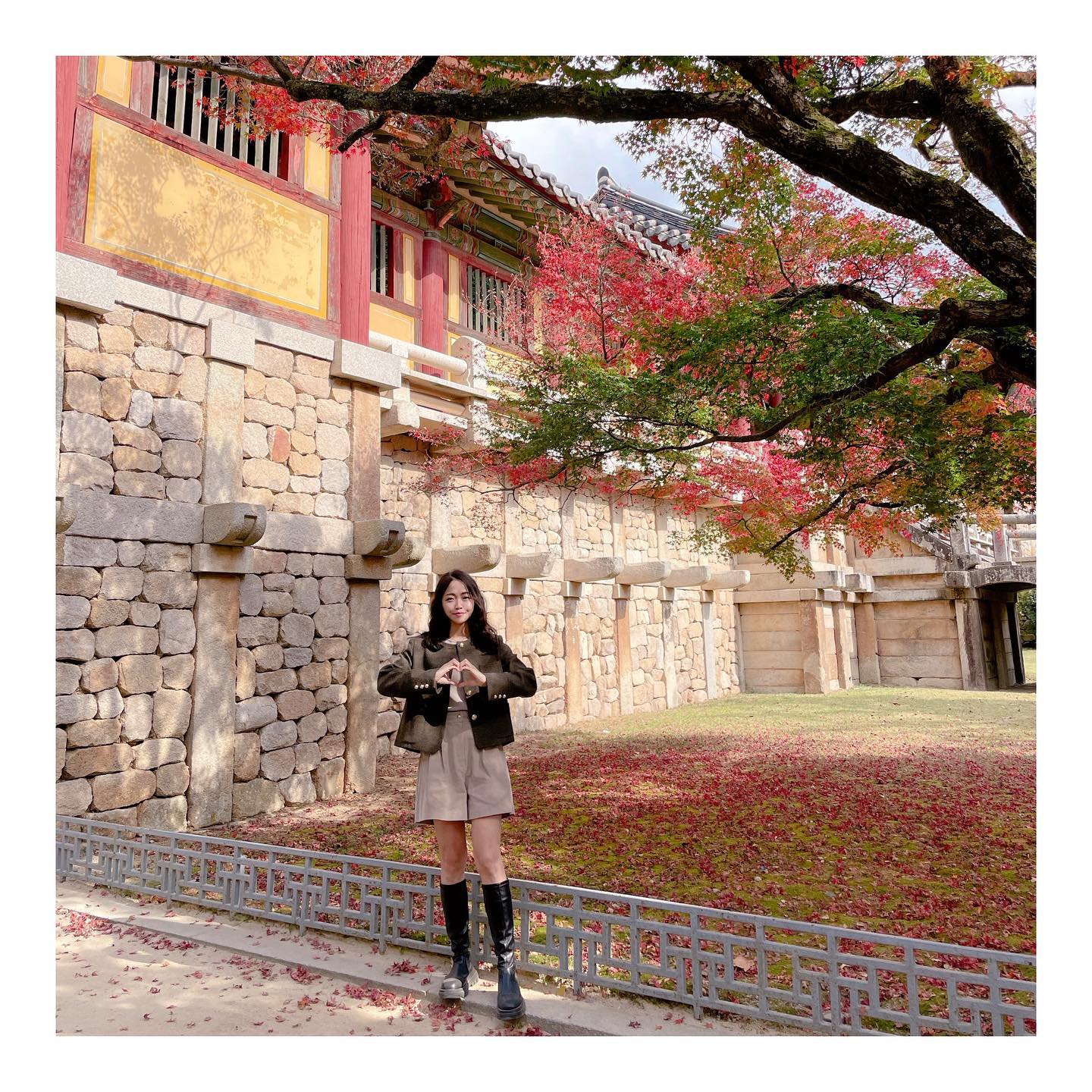 경주 불국사 단풍🍁🍂
가을 단풍명소 불국사 

딱 좋은 단풍절정 시기에 방문해서
예쁜 단풍 가득 보고왔다 
가을도 햄삐햄삐해💕

가을 단풍여행 
경주 불국사 추천 꾸욱👍🏻
.
.
.
.
.
.
.
.
#가을단풍여행 #단풍명소 #단풍명소🍁 #단풍여행 #불국사단풍 #경주단풍 #경주여행 #경주여행코스 #단풍절정