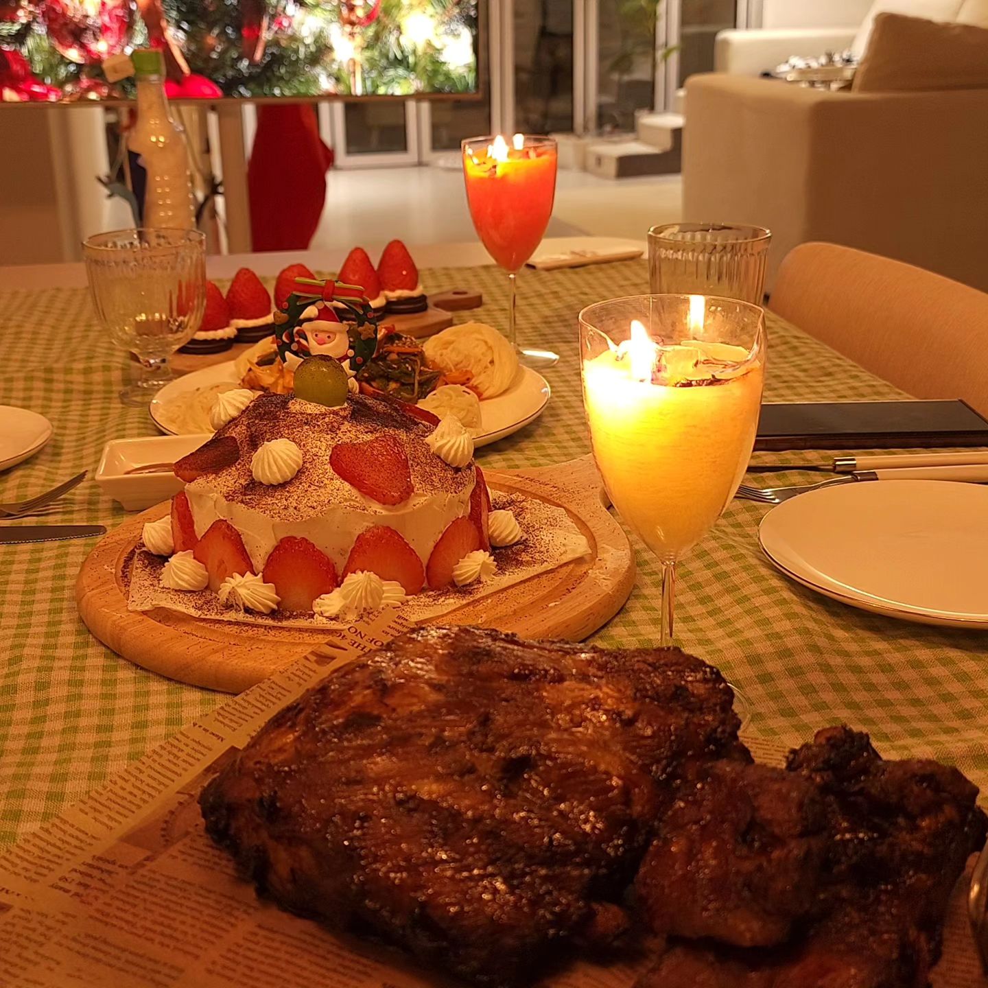 2023 크리스마스 이브 ♡

케이크만들고 야야가 좋아하는 폭립굽고 

이번 크리스마스는 조용히 홈파티~!

#크리스마스 #가족파티 #크리스마스파티 #케이크만들기
#홈파티
