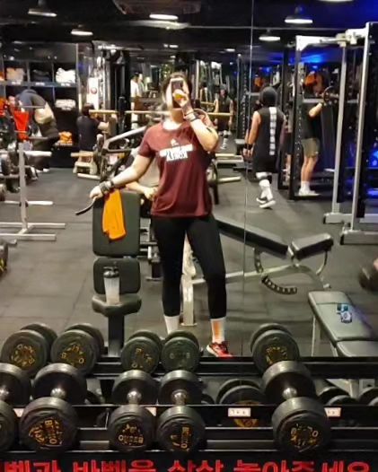 #오운완 #운동기록 💪🏋️

#20240122월  가슴(+이두)
#20240123화  레그데이🦵
#20240124수  등
#20240125목  어깨(+삼두)
 
 
그래도 저번주보단 괜찮다며 운동 ㅋㅋ
좋을때도 나쁠때도 어쨋거나 운동은 하자!😐
 

#이운동의끝을다시써보려해3 #스트레스수준 이 높아....😬
#축구볼때는치킨 ⚽🇰🇷🍗