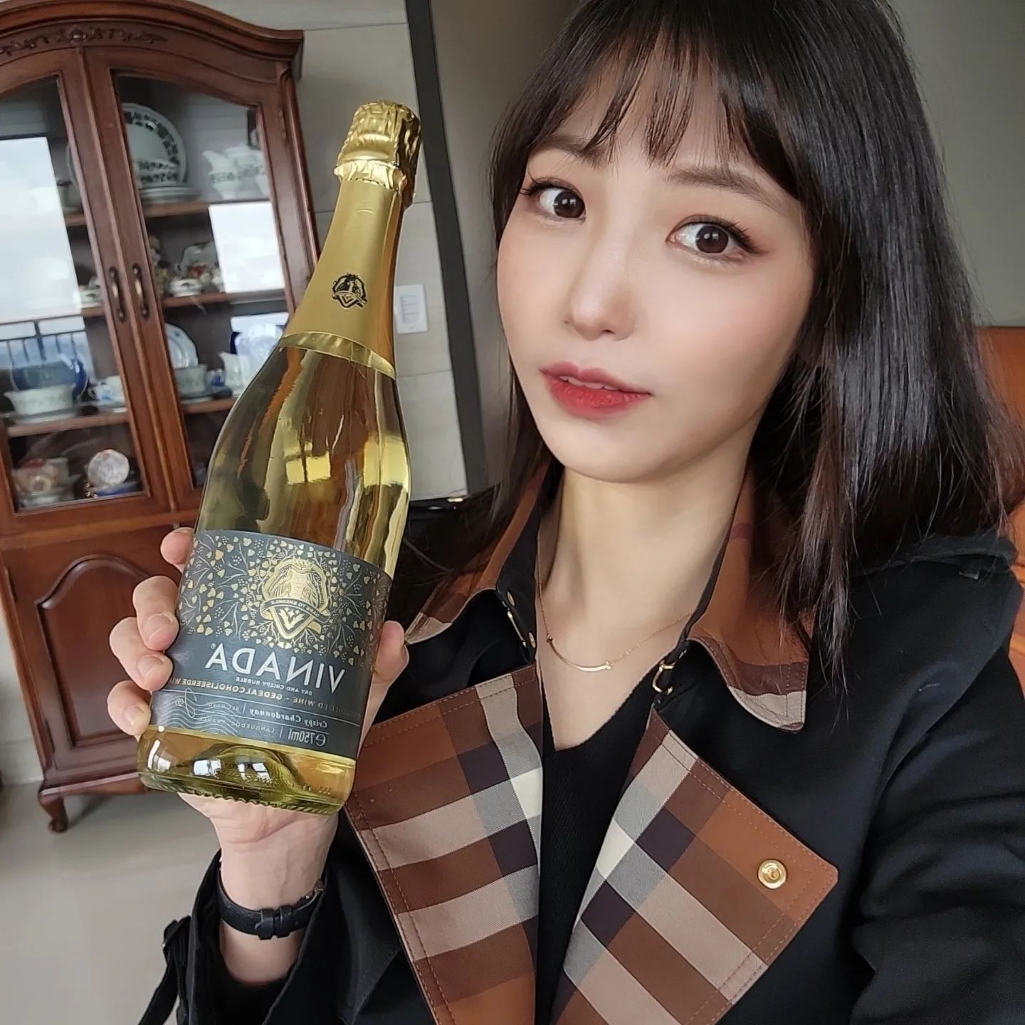 요즘유행하는#무알콜와인
#비나다와인 저도 드디어 마셔봤어요:)
가성비도 좋은 무알콜인데도 향이나 풍미가 꽤나좋은#샴페인 에 꿀리지않아요!

#술 이빠질수없는 #홈파티 에서
#임산부#알쓰#헬창 도 모두 함께즐길수있는 #논알콜와인
vinadawines_korea
화이트, 로제 두가지가있어요:)

#협찬#와인#논알콜#무알콜샴페인#비나다
#로얄코펜하겐#노리다케#플로라다니카#그릇스타그램#fissler#식탁스타그램#floradanica#royalcopenhagen#홈파티#떡볶이#골프#운동하는여자#다이어트