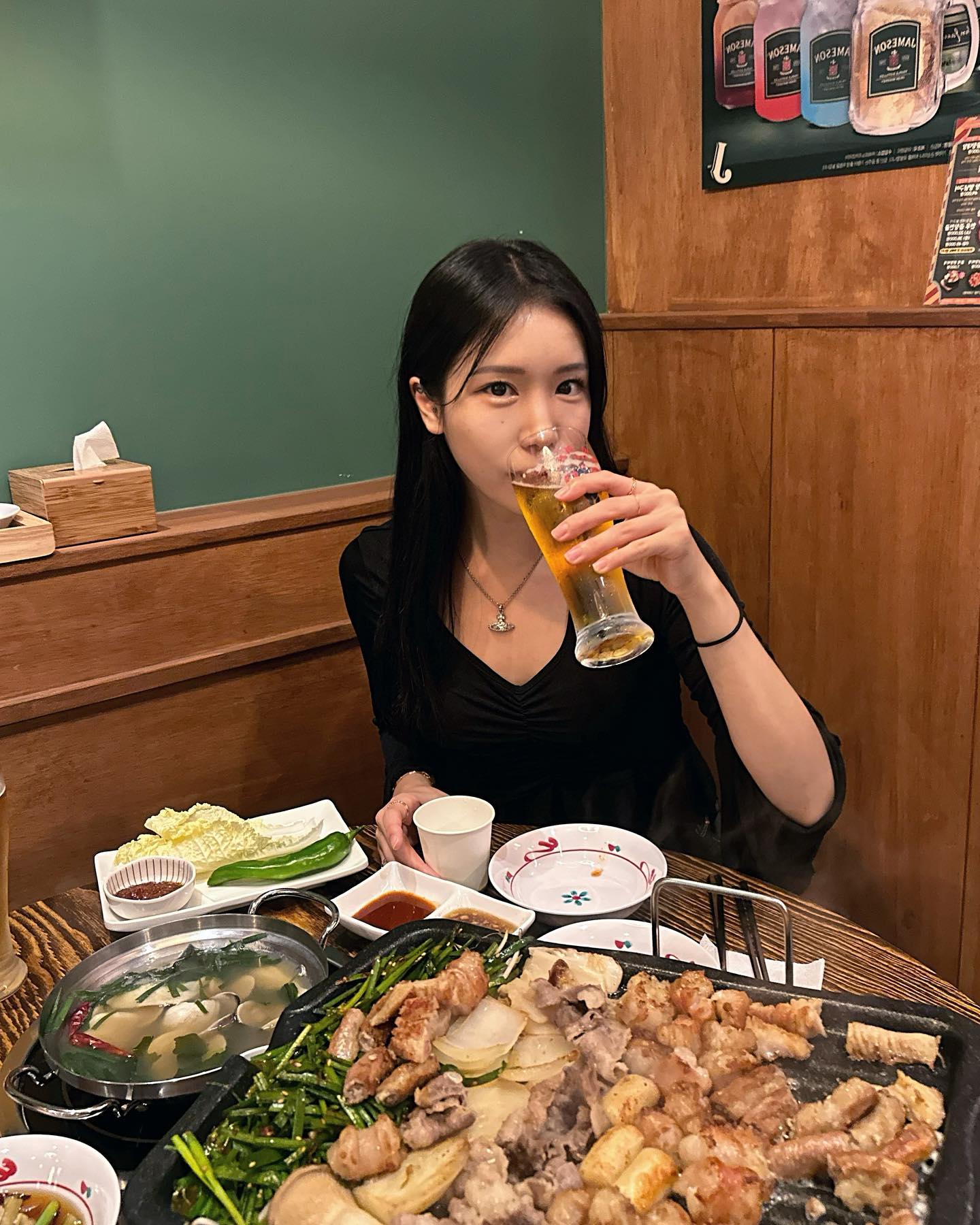 이거 마시면 나랑 ,, ~ 💋
양곱창에 소맥 말아서 한잔 하면 그게 바로 천국,,🥹
주문 즉시 바로 구워주시는데 야들야들한 양곱창과 곱창전골 
그리고 마무리는 역시 k-dessert 볶음밥 💓
대찬구이는 신천시장 본점,종로,다사,광장코아점,월성점 모두 가성비 있는 대창구이를 만나볼 수 있어용😘❤️

#협찬 #월성동맛집 #월성동술집 #달서구맛집 #달서구술집 #대구양곱창 #대구소곱창 #대구대창맛집 #대찬구이월성점 #교동와인바 #교동신상술집