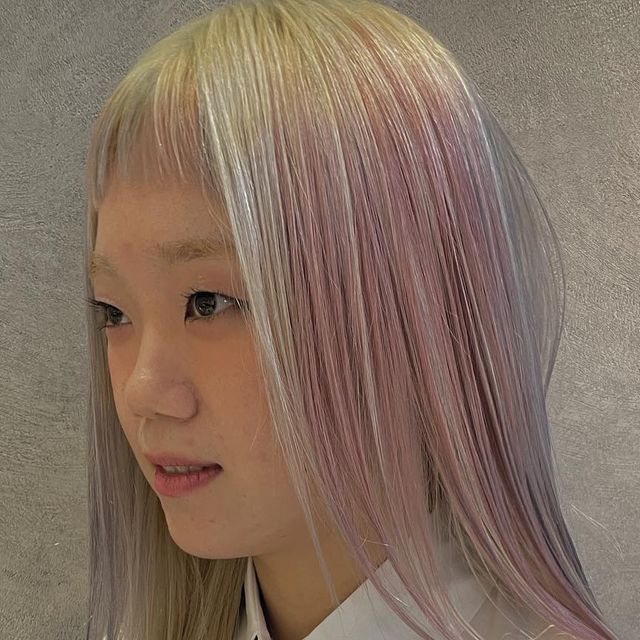 강민지(dizel)🇰🇷 on Instagram: "아무래도 고딩이라서 이마에 뾰루지 난듯"