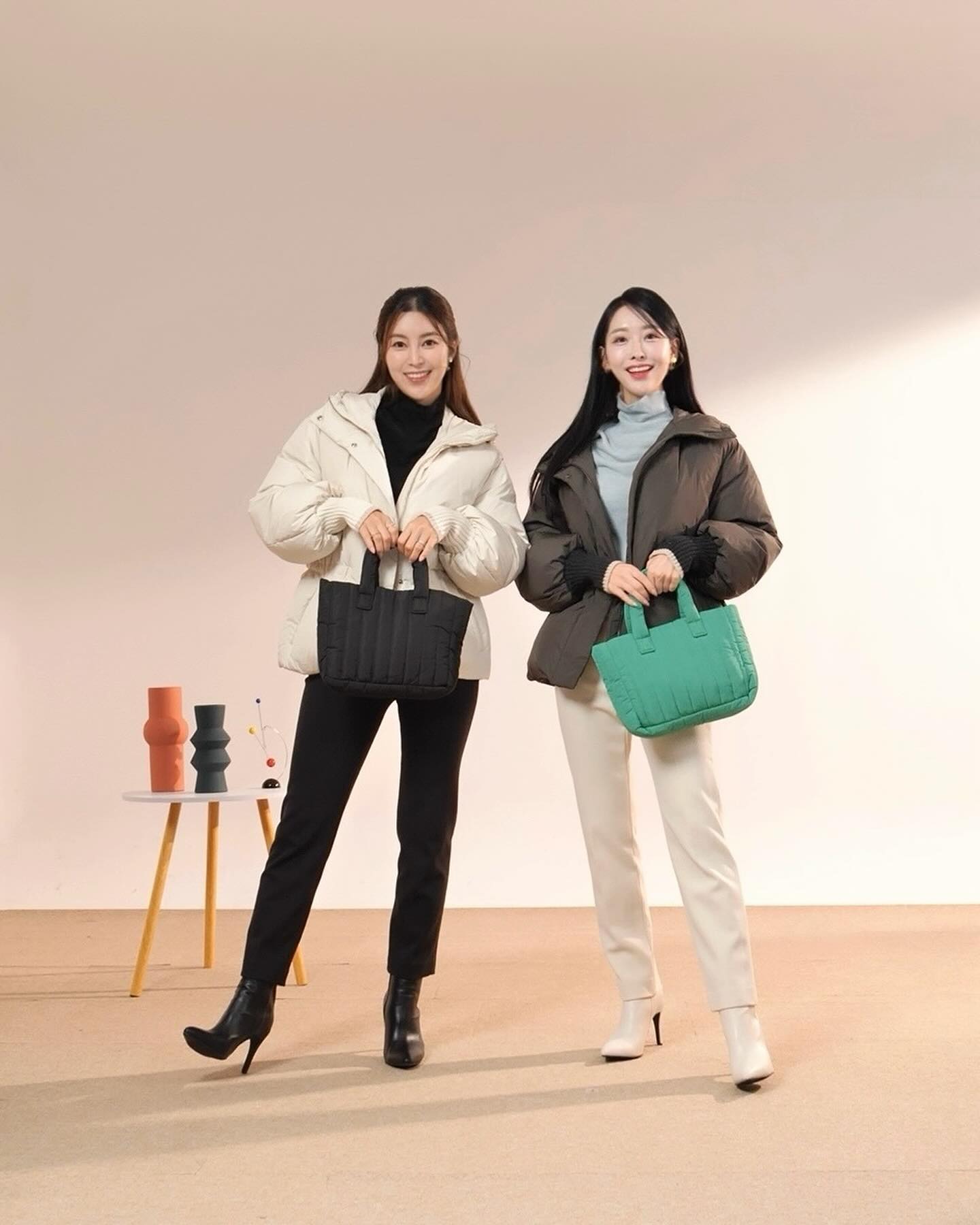 브랜드 패션특가는 포스티 🖤

쉬즈미스 외 3개 브랜드, 겨울 아우터 특가로 보여드렸어요 🧸〰️✨ 올겨울도 따뜻하게 🩵

posty_korea 
shesmiss_official 

#패션쇼호스트 #패션방송 #쉬즈미스 #포스티
