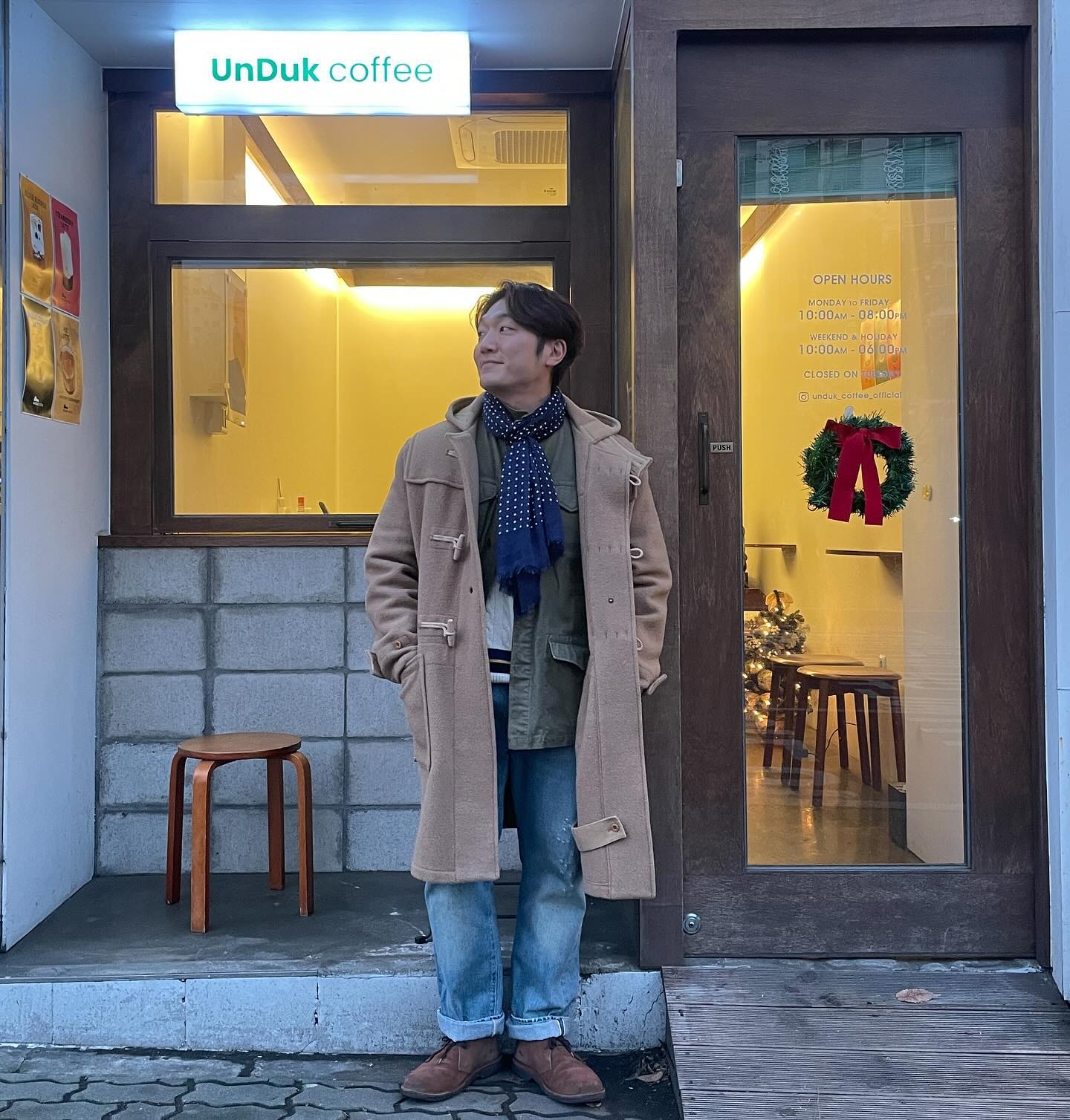 _
2024년 첫째주 잘 보내고 계신가요?

새해부터 계획하고 있던 일이 딱 틀어지기 좋은
작심삼일의 삼일째되는 날이네요? 

오늘도 전 실천하러 한번 가보겠습니다!
유혹은 뿌리칠 수 있는 삼일째가 되시길 바랍니다!

즐거운 저녁시간 되세요!

• Outer : #Gloverall
• Jacket : #M43fieldjacket
• Knit : #Poloralphlauren
• Jean : #Levis
• Shoes : #Astorflex
• Muffler : #Poloralphlauren
