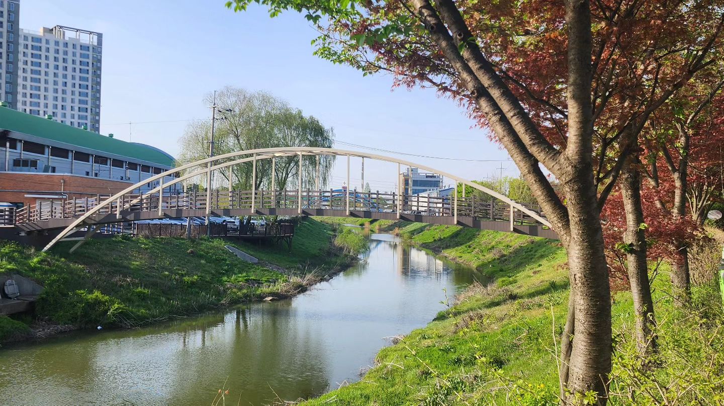 5km산책~! 근데 넘 천천히 걸었나? ㅋ 
무릎만 살짝 아팠음 땀도 안남 ㅠㅠ 
그래도 상쾌한 마음이었으니 만족~ 

#김포산책로추천 
#산책하며경치구경
#살빼야하는데큰일