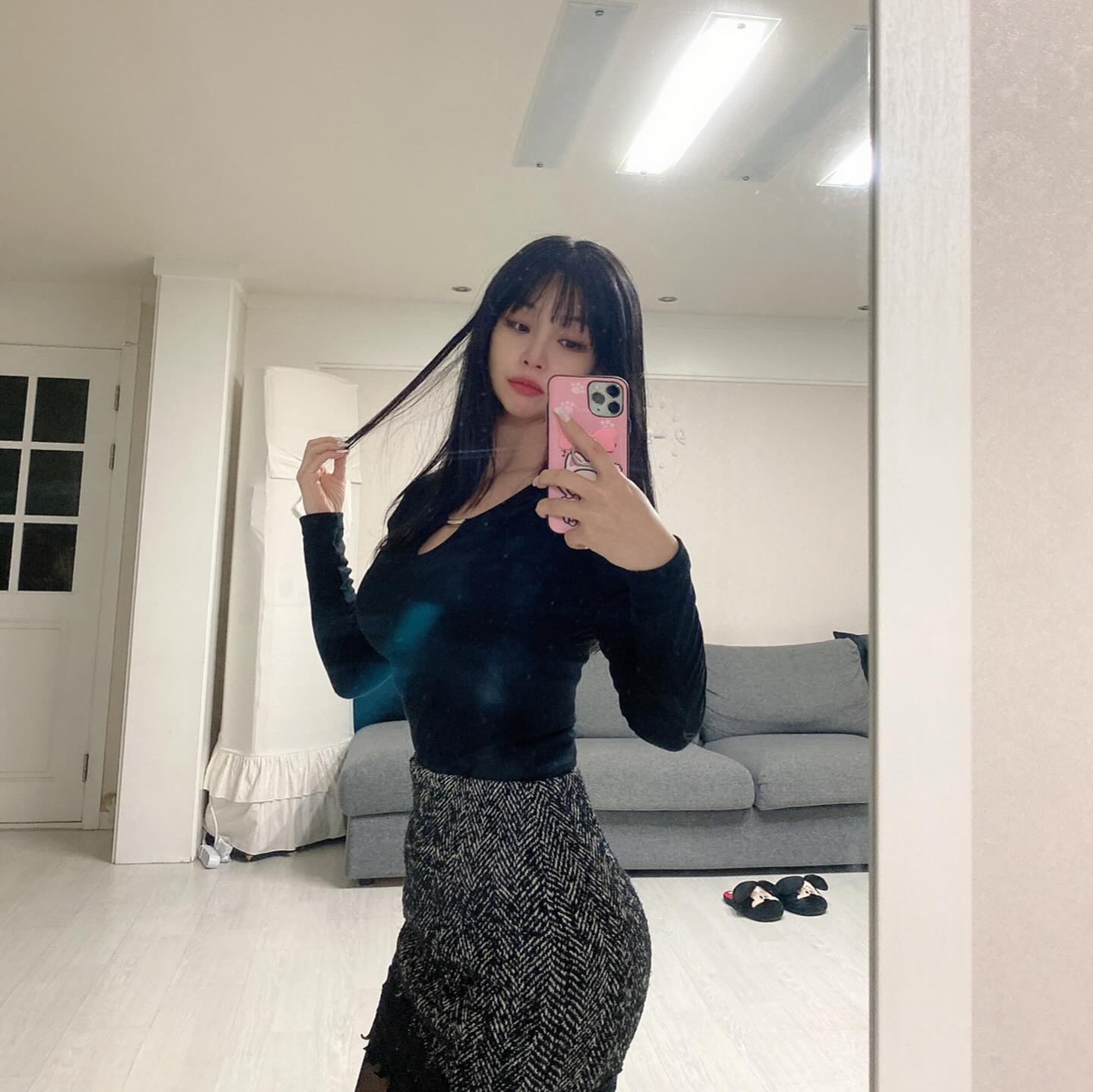 여행다니면서 커리쉴 트래블키트
진짜 유용하게 쓰고있는데
해외 여행 가실 때 샤워필터와
커리쉴 트래블키트 필수에요 !
그리고 이제 대용량 트리트먼트도 새롭게
출시되어 자잘하게 바꾸지 않고
통크게 혜자 용량으로 하나 탁! 놔두기 👍🏻
⠀
기존 컨디셔너와 사쥬와 용량 차이 보이시나요 ~
⠀
⠀
curlyshyll_officia
⠀
#집중영양관리 #청담살롱클리닉 #커리쉴COC #curlyshyll #커리쉴 #헤어팩 #헤어클리닉 #클리닉
#홈클리닉 #홈케어 #자기관리 #관리하는여자
#뷰티인플루언서 #뷰스타그램 #뷰티스타그램 #인플루언서 #인플루언서협찬 #협찬모델 #모델 #협찬 #협찬문의