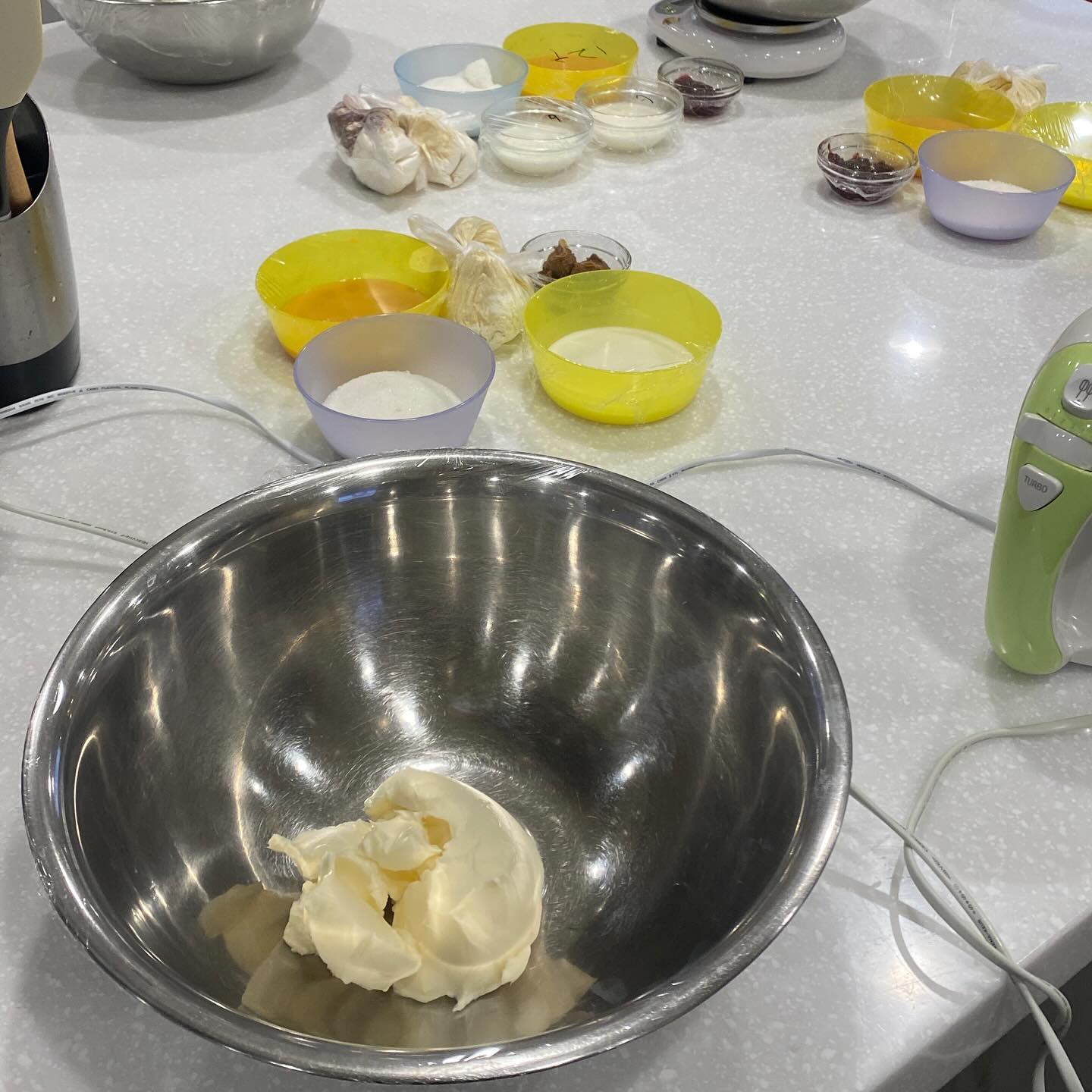 10년지기 친구들과 첫 베이킹 🤍
앞으로도 많은 추억 쌓기로 햇다 춍총😊