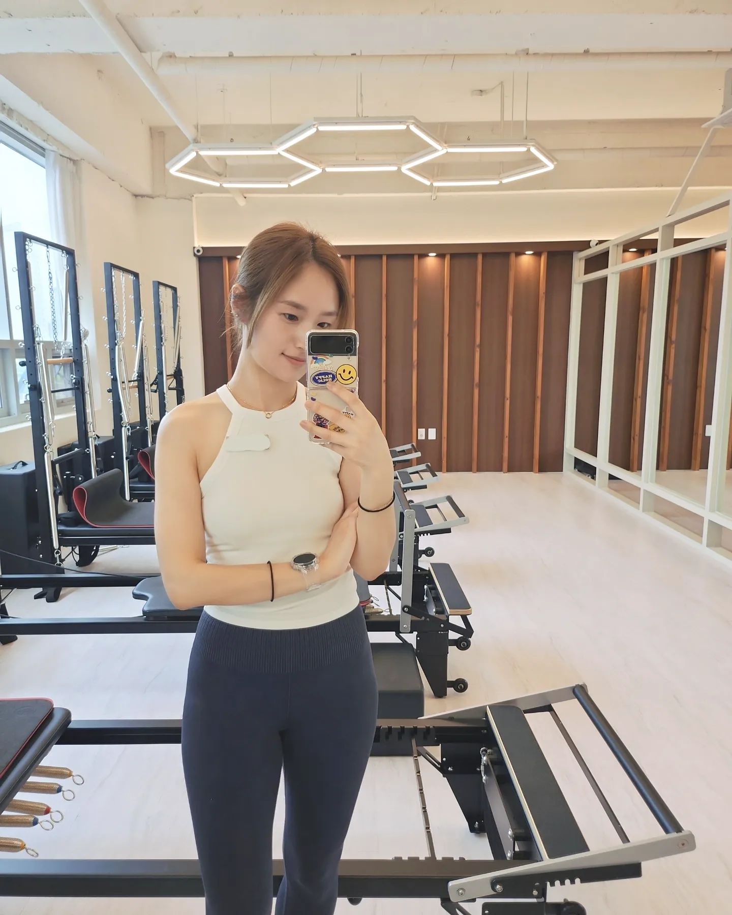 오랜만에 올리는 근황 😆
아직도 늘 정신없는 하루들 ㅠㅠ
햇빛좋은 날은 역시 사진 찍기에도 좋다아 ~

작년 가을에 이어 두번째 홀터넥 내돈내산 !!
롤삭스 홀터넥 맛집이네 😆