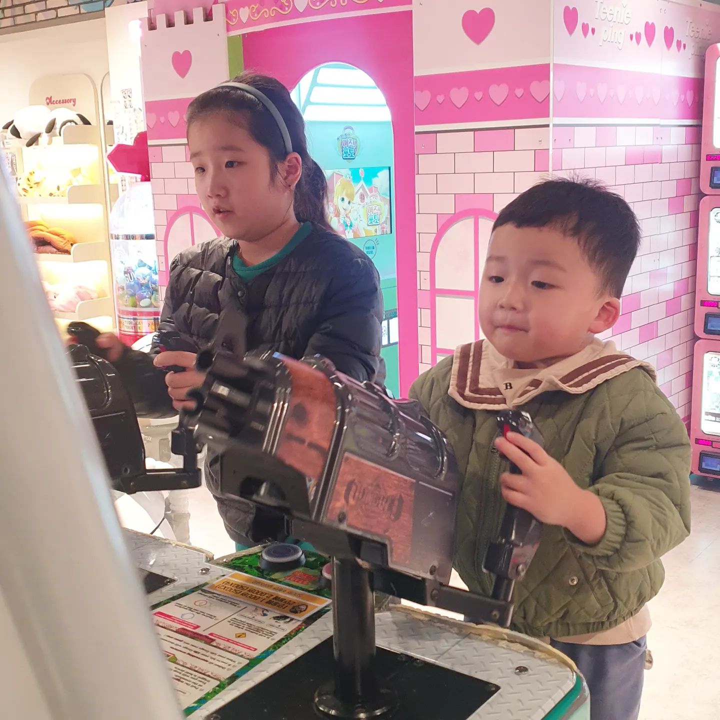 20240102

내 새끼들,
2023년 한해동안 쑥쑥 성장하느라 고생많았어♡
올해도 우리 추억 많이많이 만들고 화이팅하자!

#애들케어하며지지고볶은내가제일고생했어
#내자신토닥토닥

#新年快乐
#happynewyear
#새복많

#장꾸
#고생많았어
#화이팅
#남매맘
#육아맘
#새해
#애그램
#맘그램
#게임그램
#gamezone
#커피수혈
#일상기록
#추억하나
#instababies 
#instakids
#육아전쟁
#육아일기
#방학
#남매
#신년
#가족
#우리
#추억