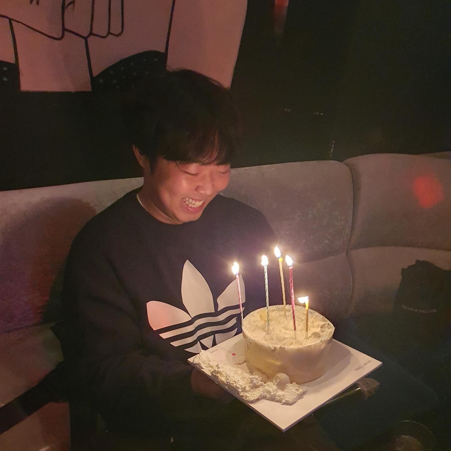 생일파티 second!
뒤집어진 케이크 ….