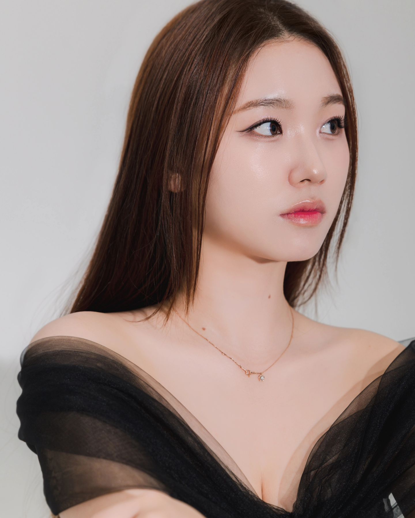 올해의 #프로필사진 킁킁 ,,, 
나도 낯선 분위기라 적응 못해서 두 달이나 아껴뒀다고 ...

#전주
yujin_make_up
moment.of__studio