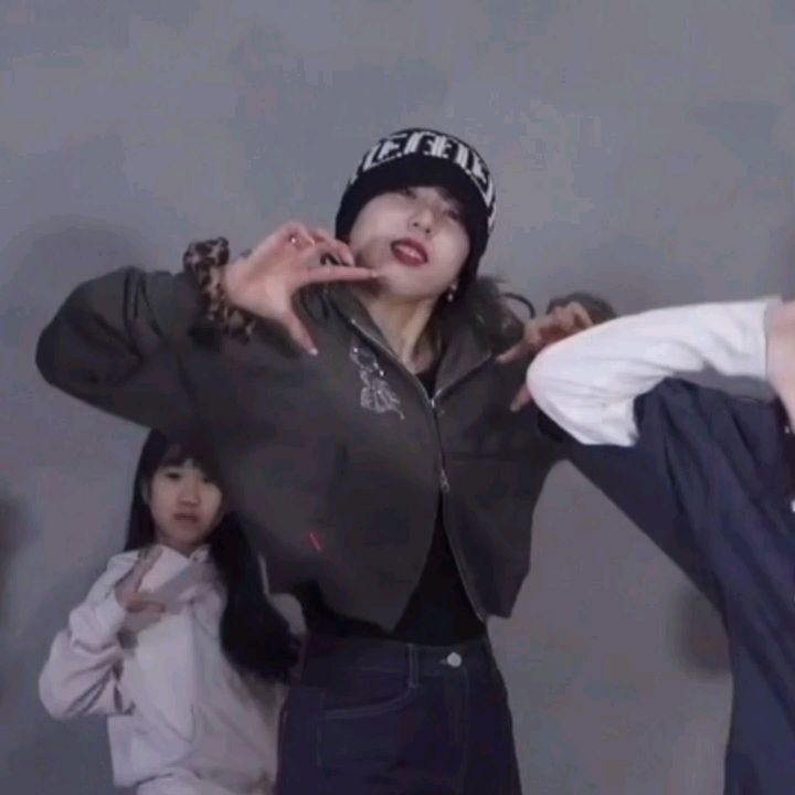 🩷💚 #Krumpbasic

연습도 멋있게 해오고 사랑스럽고🥹🫶 다 해!

#Roar #Ladycube #dancefitstudio
#크럼프 #베이직 #크럼프클래스