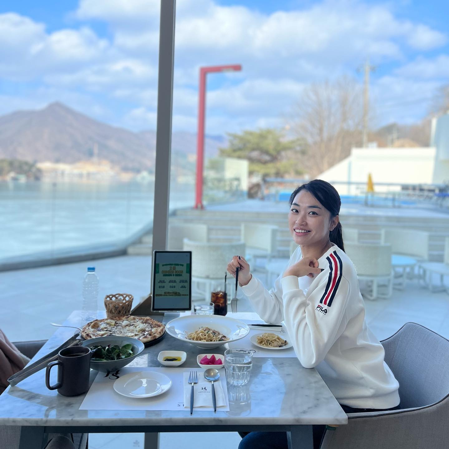 #가평여행 갔다오면서
내가 찾은 #뷰맛집 😋
#북한강 바라보며 🥗🍝🍕🥖☕️

#맑은하늘 #이쁘네 #😀