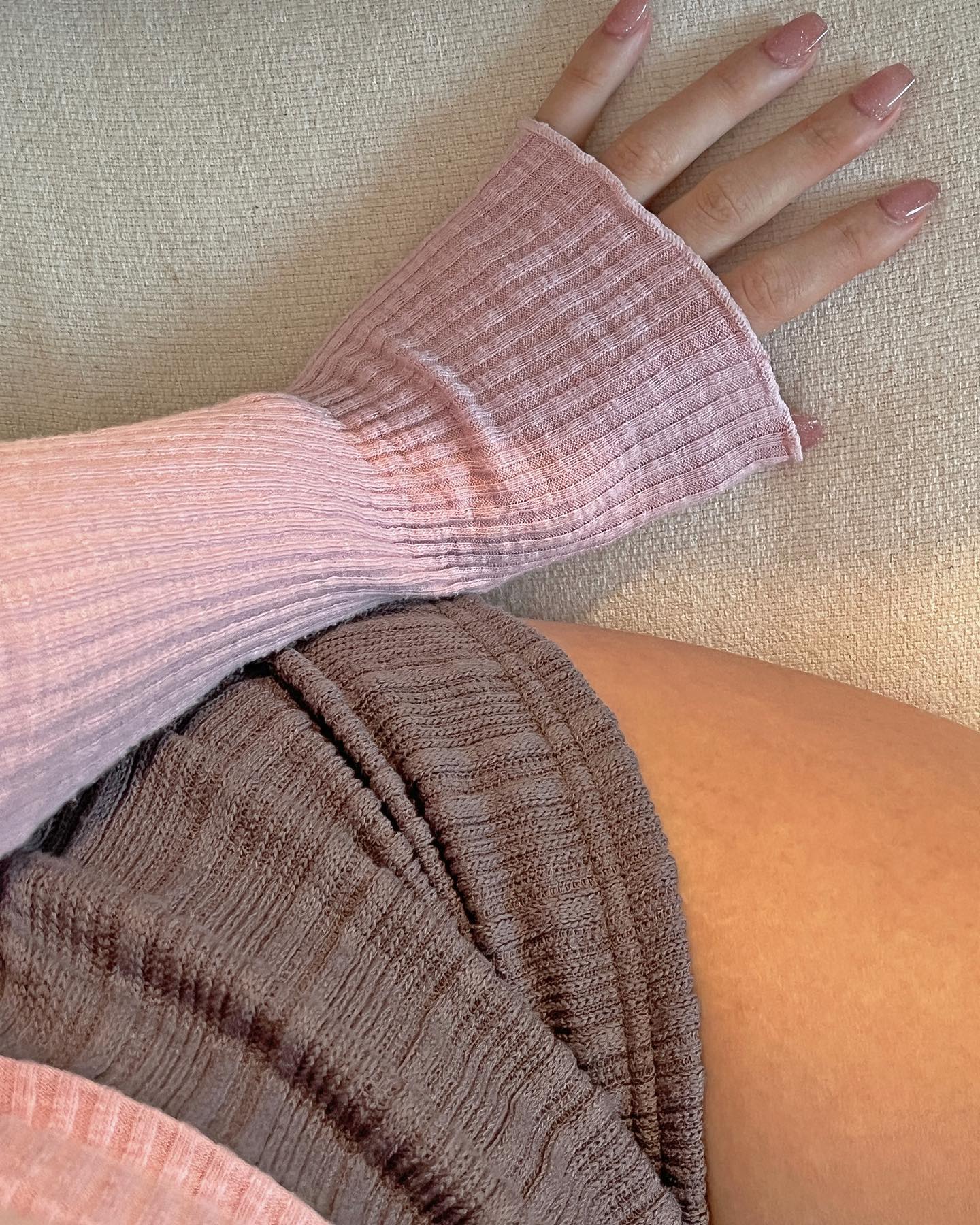 핑크 색감 가장 실제와 비슷하게 보정한 사진 !

👚🌸🐷❄️💧📉🧼
이런 컬러 좋아하는 쿨톤들, 가져들가세요…