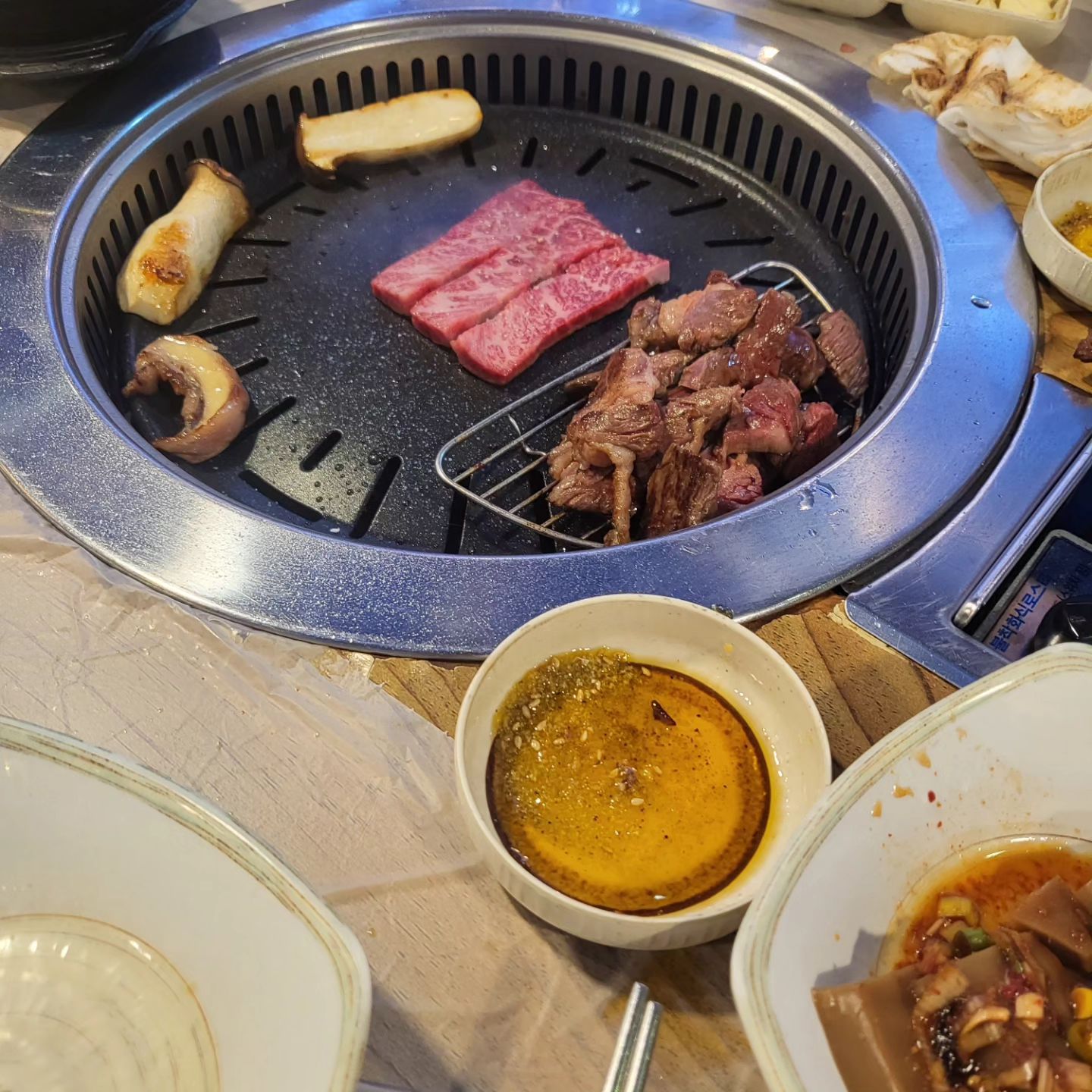 오빠모임에서 소고기 플렉스
대략170이라니...😅술두마니안믁었는데ㅋㄱㄱ
어김없는 석화도 😑

jung_no.7
언니잘들어가셨쥬그날?!ㅋ.ㅋ

#안녕#모임#고기#냠냠#먹방#먹스타그램