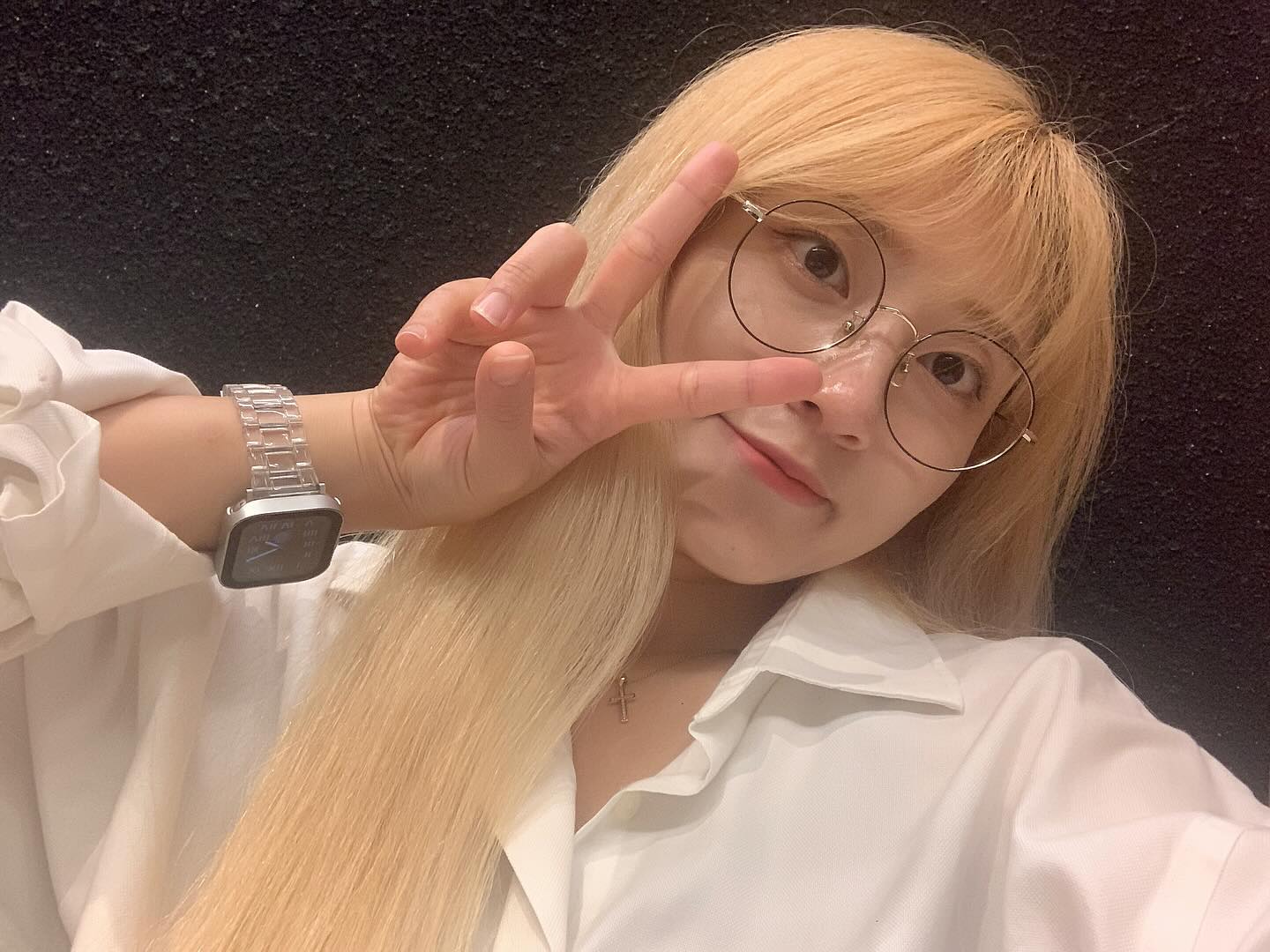 #영이스타그램🐯
⠀
립 쓰던거 다 버렸는디,,
추천해주셍,,
요즘 젊은이들 어디꺼 쓰나,, 🥦