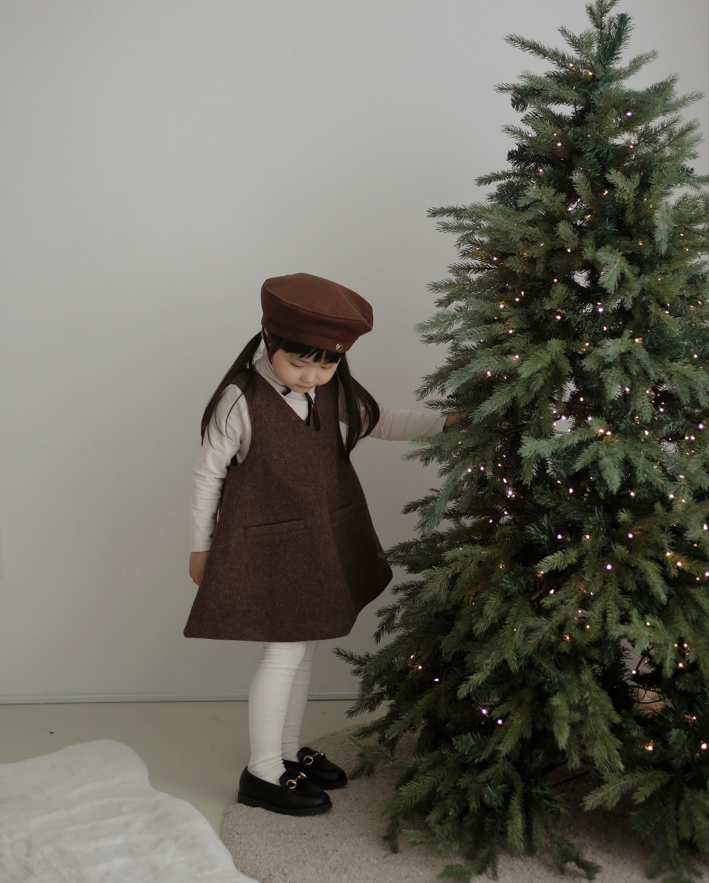 ᴡᴏᴠᴇ ‧₊˚
너무예뻐서 할말없고 𝑚𝑒𝑟𝑟𝑦 𝑐ℎ𝑟𝑖𝑠𝑡𝑚𝑎𝑠 🎄🤎

/ 하율 𝟦𝟪𝖬 𝟣𝟢𝟢𝖼𝗆 𝟣𝟨𝗄𝗀 
노블코트 S / 구름원피스 M / 심볼베레모 

wove.kr 

#wove #워브 #노블코트 #구름원피스