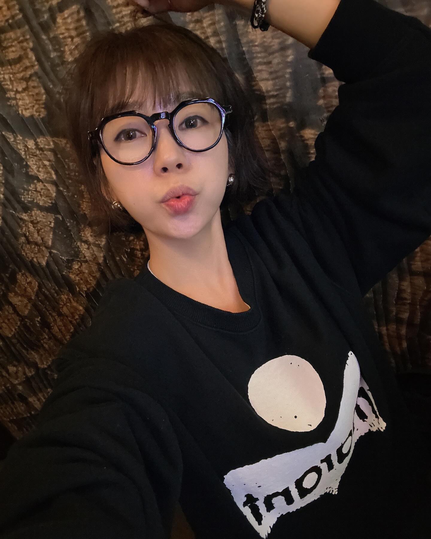 기분전환 할때, 머리 자르면 나아지는거 맞지? 
⠀⠀⠀⠀⠀⠀⠀

⠀⠀⠀⠀⠀⠀⠀
#단발병 #티안남 #짧은머리 #기분전환용