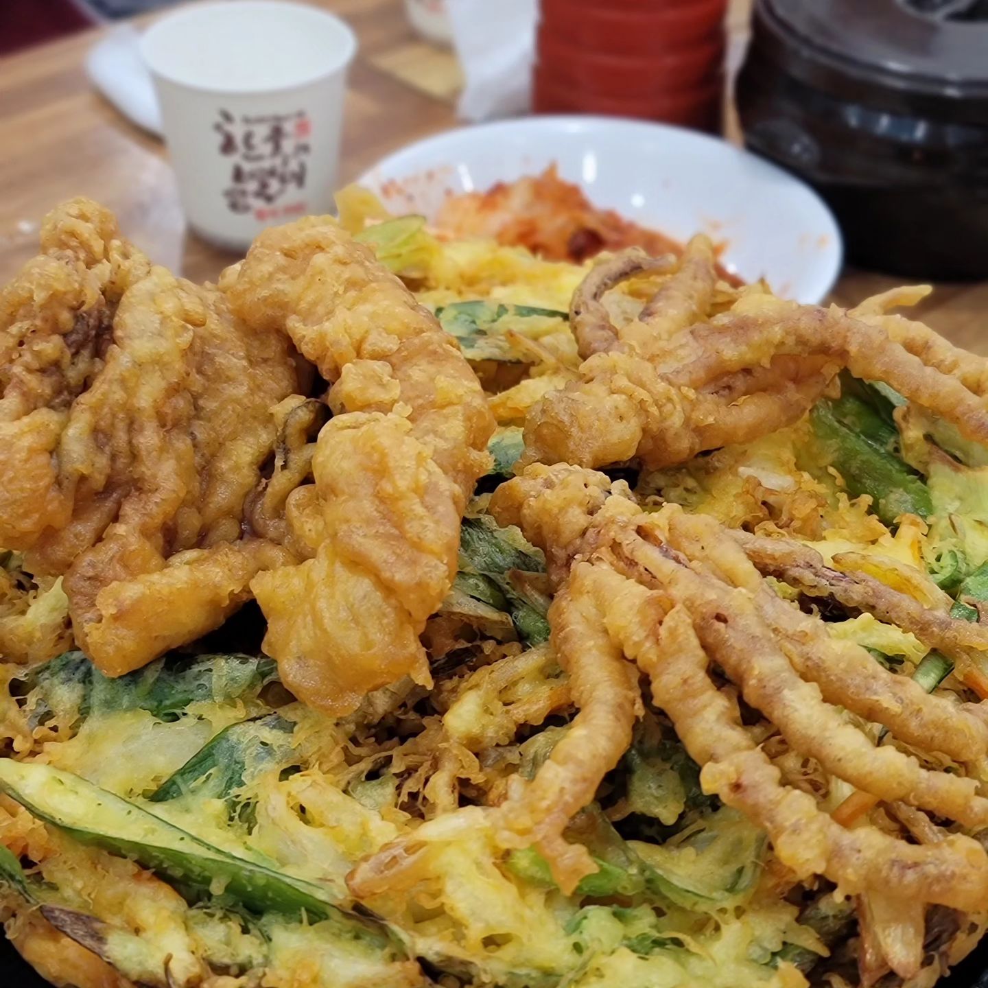이게 뭘까요?

정답! 해물파전
#민규태해물칼국수 
#민규태칼국수 
#대명항맛집 #대명항칼국수 #칼국수맛집
