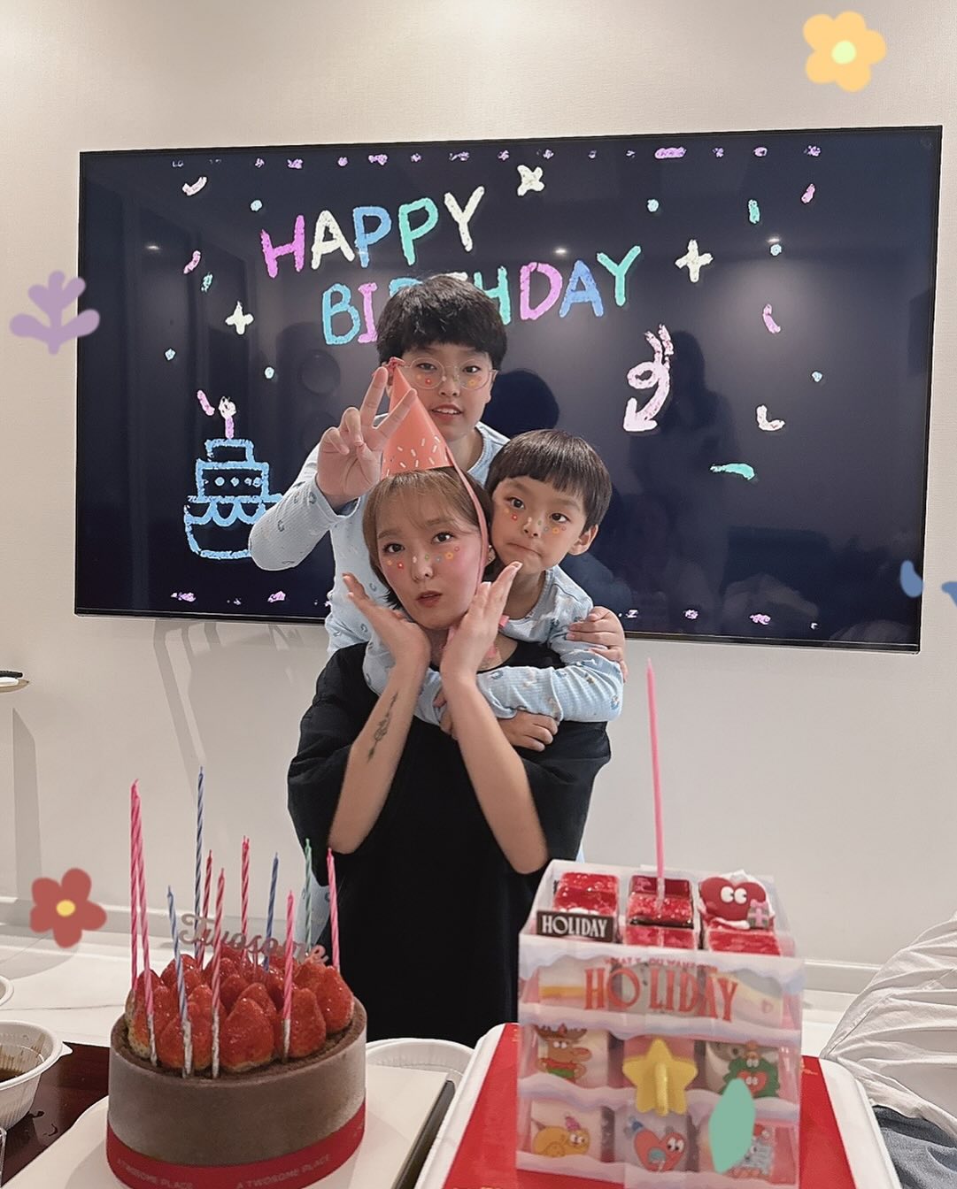 어제 친구들이랑 #미리생파
왠일로 우리가 술을 자제하며ㅋㅋㅋㅋㅋ수다와 먹방으러👏🏻
아주 즐겁게 생일을 시작하지만
남편은 내 생일에 출근+당직으로 나는 생일 #독박육아