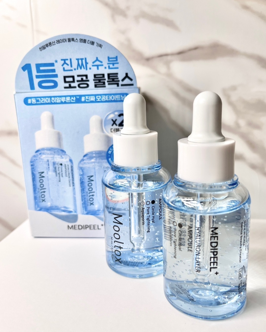 #협찬 #유콩리뷰
모공 속까지 수분 꽉💦 메디필 히알루론산 레이어 물톡스 앰플 솔직후기💙
_
▪️[메디필] 히알루론산 레이어 물톡스 앰플 30ml

안녕하세요 인친님들🙌
오늘 소개드릴 제품은 보습 효과와 타이트닝 효과를 모두 볼 수 있는 메디필의 히알루론산 레이어 물톡스 앰플이에요.

전 건성이라 스킨케어 제품은 주로 보습 제품을 사용하는데요.
메디필 물톡스 앰플은 보습 효과도 뛰어난 동시에 플럼핑 효과까지 더해 모공 타이트닝 케어까지 해주는 앰플이라고 해서 기대하고 써봤어요.😍

✅동그라미 히알루론산으로 강력한 보습 효과
기존 세로형 저분자 히알루론산과는 다른 동그라미 히알루론산을 사용해 더 큰 보습 효과를 볼 수 있어요.
피부 겉면에만 맴도는 것이 아닌 모공 속까지 들어가 오랫동안 수분이 유지돼요.
피부 각질층 20겹 수분 레이어를 만들어줘서 악건성, 건성 분들께 꼭 추천드리고 싶은 수분앰플이에요.

✅강력한 4중 모공 타이트닝 효과까지
모공 속까지 진짜 수분을 꽉 채워주어 모공 케어 효과까지 볼 수 있는 메디필 물톡스 앰플!
겉모공부터 속모공까지 감소시켜주며 가로모공, 세로모공가지 총 4중 모공 타이트닝 효과를 볼 수 있어요.
전 보습 앰플인 줄만 알았는데, 모공케어 효과도 있다니 괜히 기분 좋은 거 있죠?!ㅎㅎ

✅민감성 피부도 안심하고 사용 가능
- 논코메도제닉 테스트 완료
- 저자극 테스트 통과

👇
모공플럼핑 물톡스 앰플은 2/14 부터 올리브영 오프라인 매장에 입점했어요.
할인 특가로 만나보실 수 있으니 올리브영 가실 때 참고하세요!
_
medipeel.official 
#Medipeel #메디필 #물톡스앰플 #메디필히알루론산레이어물톡스앰플 #히알루론산앰플 #모공플럼핑 #메디필앰플 #올리브영앰플 #플럼핑 #수분볼륨앰플 #수분앰플 #메디필히알루론산 #올리브영추천템 #동그라미히알루론산 #메디필히알루론산레이어앰플 #메디필물톡스앰플 #올리브영수분앰플 #올리브영앰플추천 #올영세일 #후이화장품