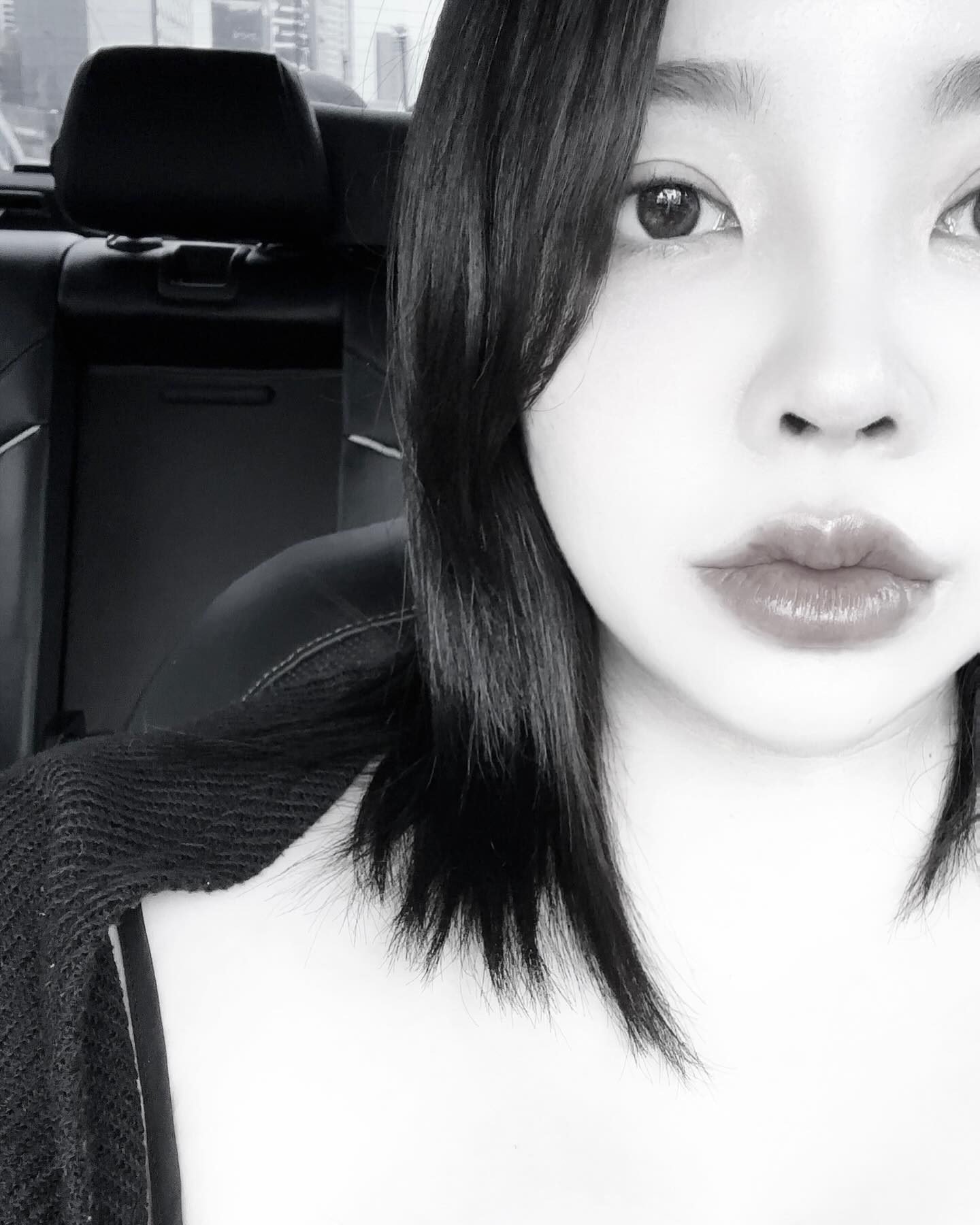 감당 안되던 내 머리숱, 다 쳐버리고 나니까 후련하돠+
머리 바꾸고 봄날이 방 꾸밀 침대랑 가구 다 정하구,
고디바로 마무리..♥︎ 나의 체력은 여기까지,,+