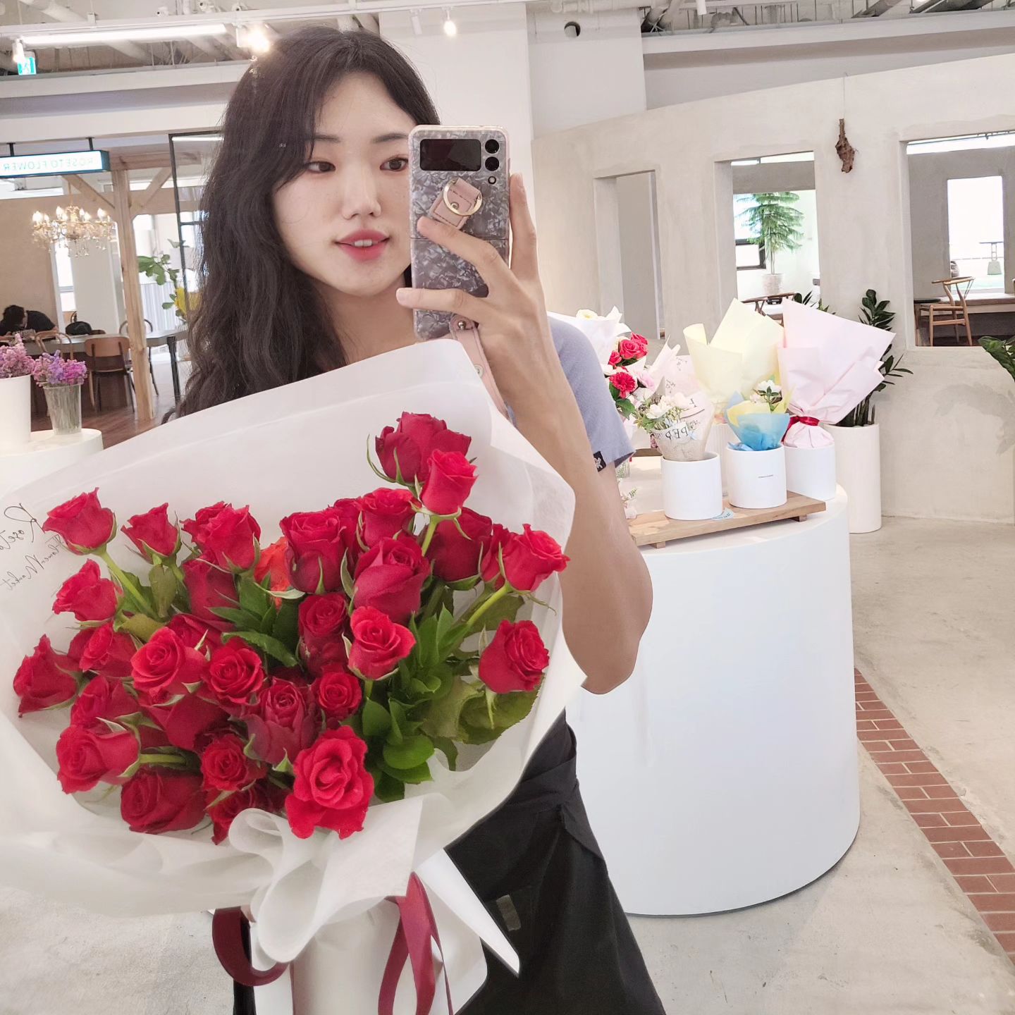 장미다발 할인중 🌹🌹
놓치면 바보😝
.
.
시흥 로제토 플라워♥
네이버 검색 꾸욱♥
.
.
#일상 #플로리스트 #꽃집