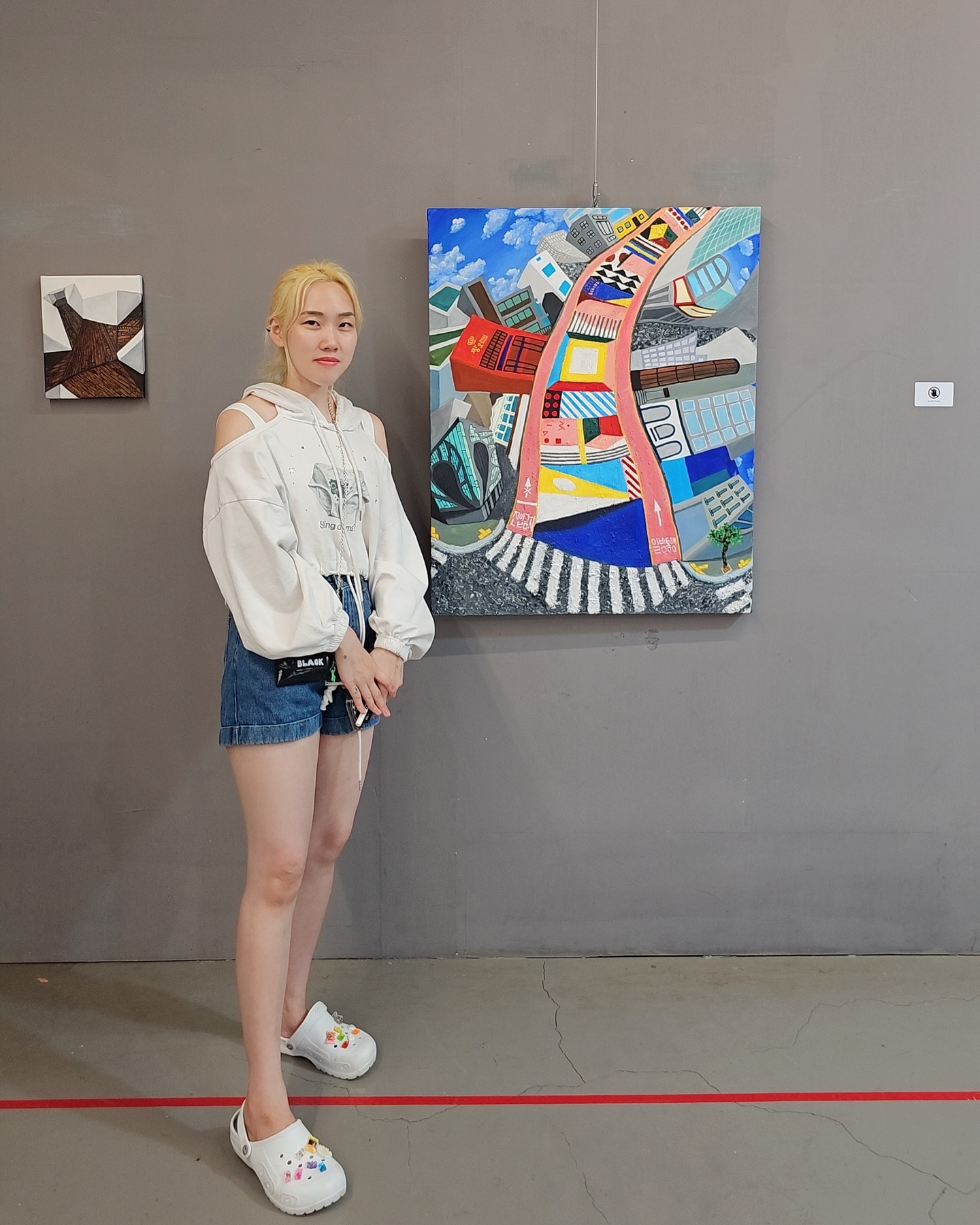 오랜만에 저의 근황을 올립니다 artist._92 galleryst_official 
2023 K-ARTIST PRIZE 수상자 - 컬러버 개인전
[Beyond Boundaries 공간의 재발견]

갤러리ST는 회화, 라이브 드로잉, 퍼포먼스 등 전위적인 예술 활동을 활발히 이어가고 있는 컬러버 작가의 개인전을 개최합니다.

1. 전시 기간
2024. 7. 17(수) - 7. 22(월) 

2. 운영 시간:  10:00 - 19:00

3. 전시 장소: 코코넛박스 내 갤러리ST (서울특별시 마포구 홍익로3길 20, B2, 유료주차)

조금 더 아트에 전문성과 작품의 주장을 강하게 만들고 오겠습니다.
jeony__journey  예쁘게 찍어주셔서 감사합니다. 넘 맘에 들어용
#art #artgallery #artwork #exhibition #exhibitions #artist #artwork #미술 #그림 #아트
